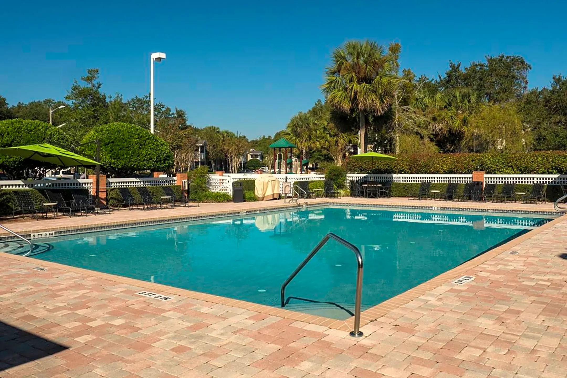 Lake Crossing Apartments - Gainesville, FL 32606