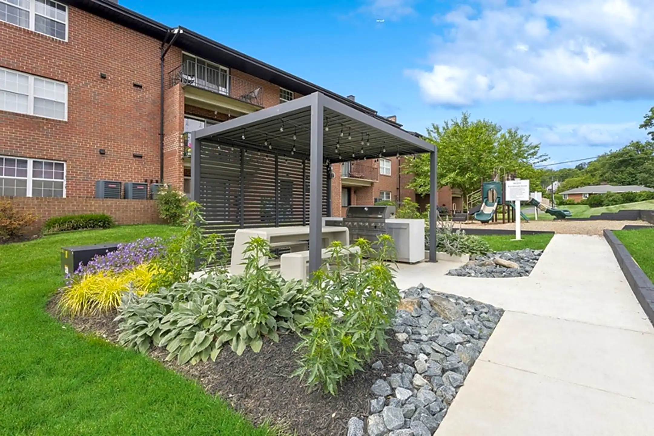 Oakleigh Apartments 1803 Cobourg Ct Parkville, MD Apartments for