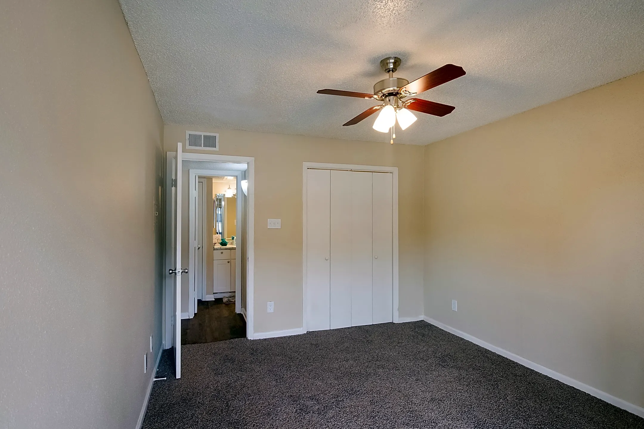 The Glen At Highpoint 9050 Markville Dr Dallas, TX Apartments for