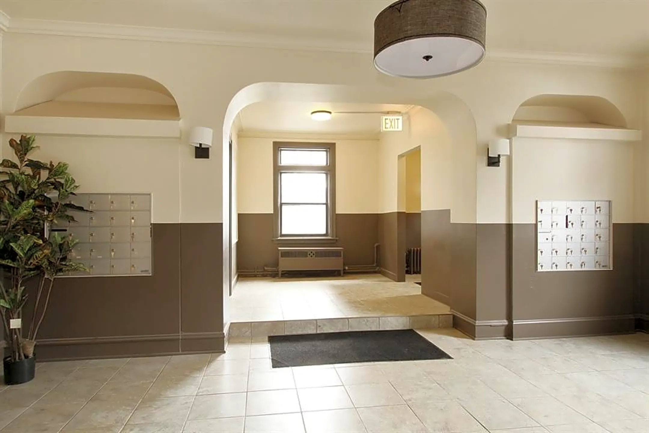 6751 South Jeffery 6751 S Jeffery Blvd Chicago, IL Apartments for