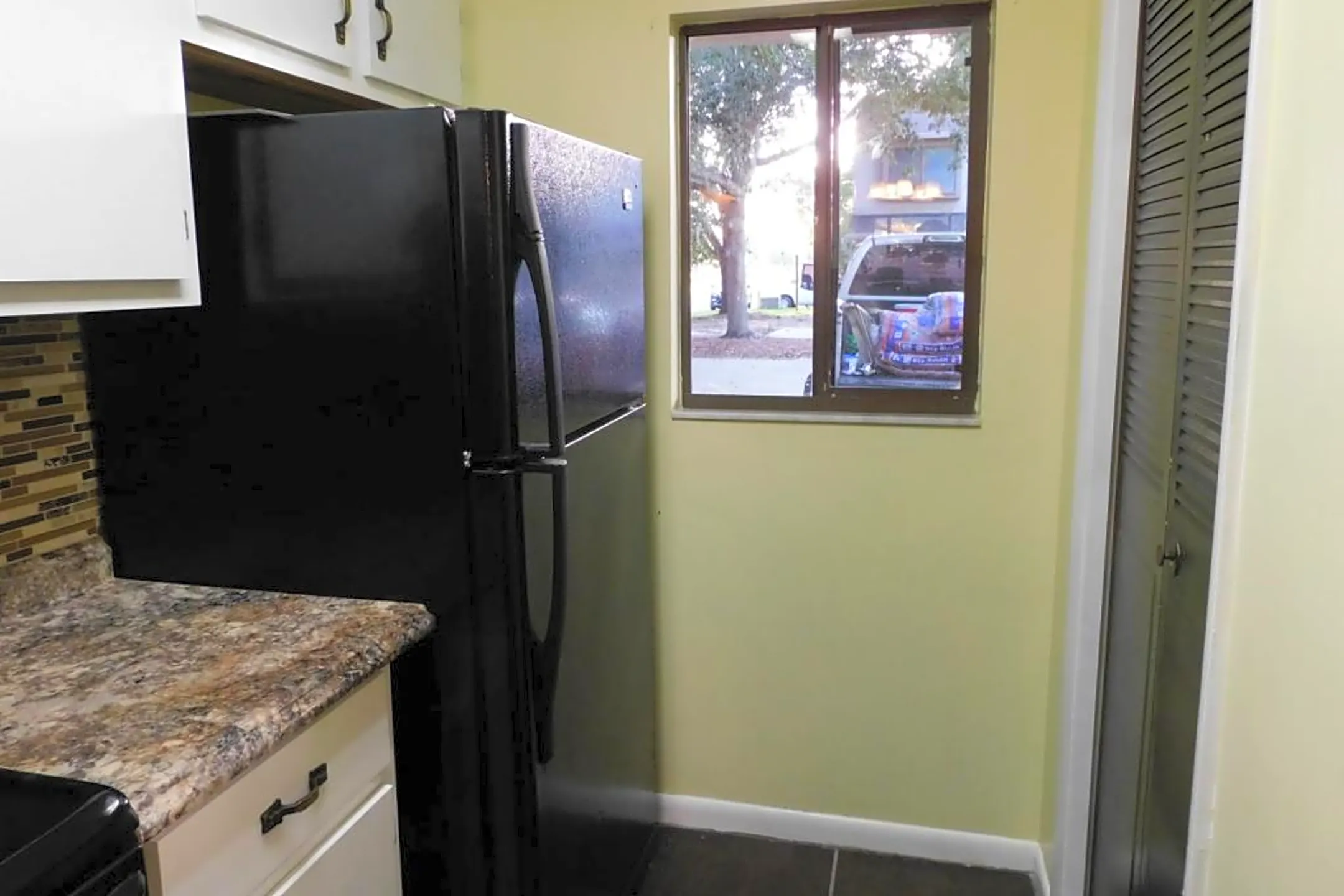 Kitchen - 3651 NE 20th Pl - Ocala, FL