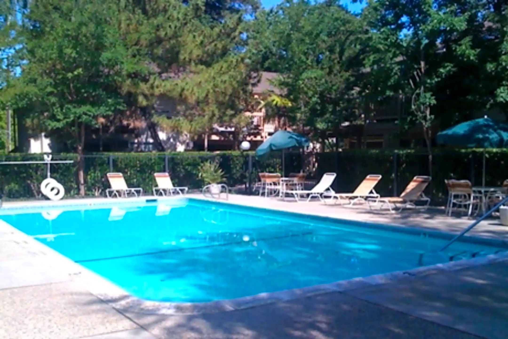 Riverbend Apartments 555 Douglas St West Sacramento, CA Apartments