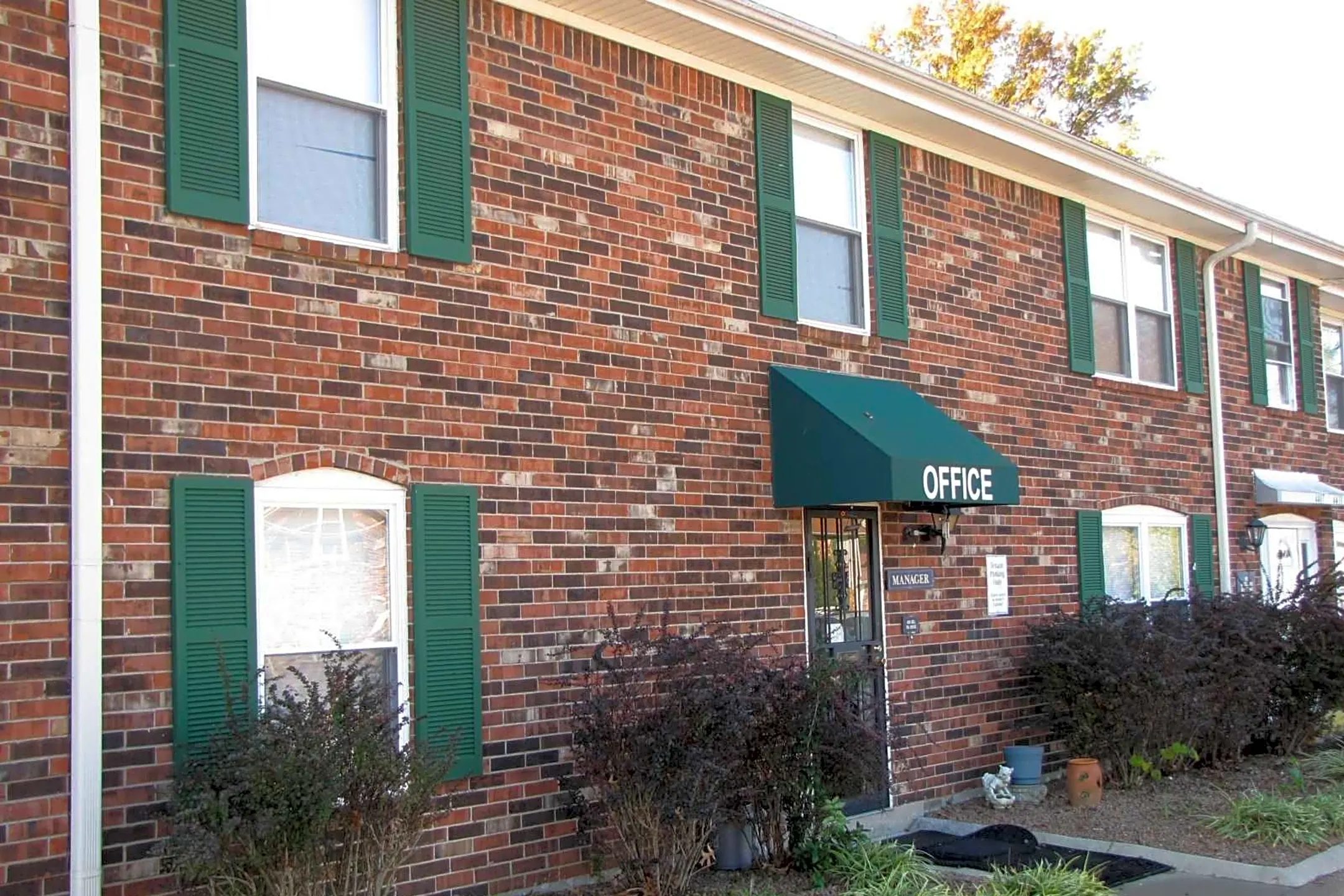 Spring Manor - 4419 Gills Ct | Louisville, KY Apartments for Rent | Rent.