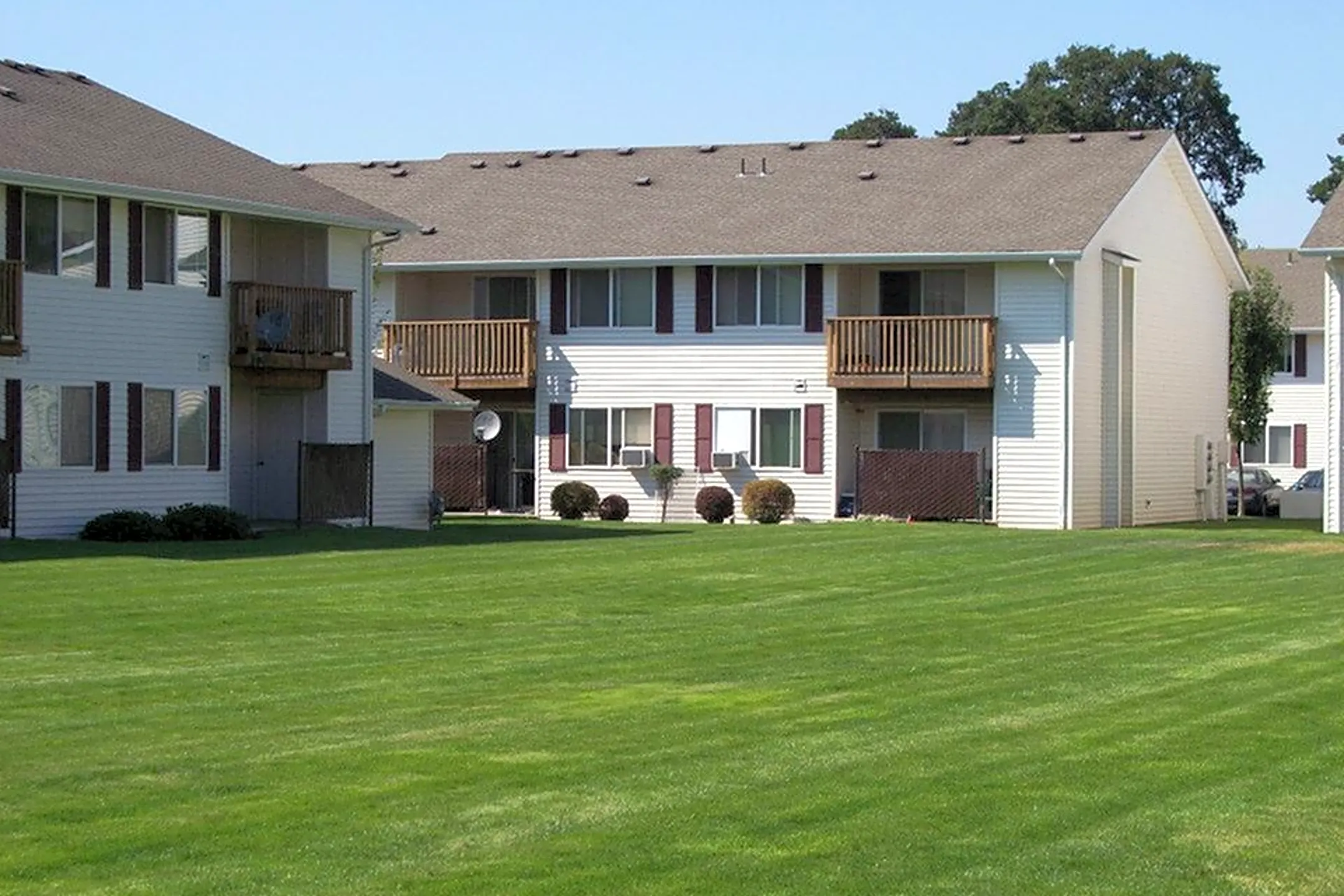 Columbia Village Apartments 3684 Fisher Rd NE Salem, OR Apartments
