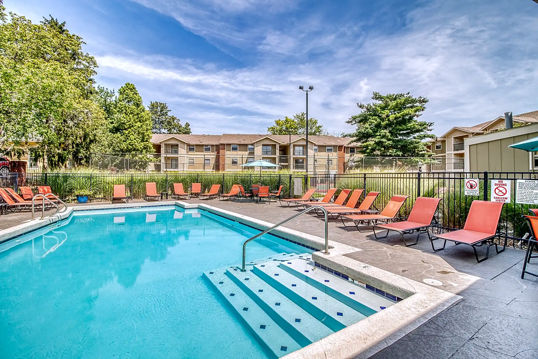 Cypress Pointe 425 S Hubbards Ln Louisville, KY Apartments for Rent