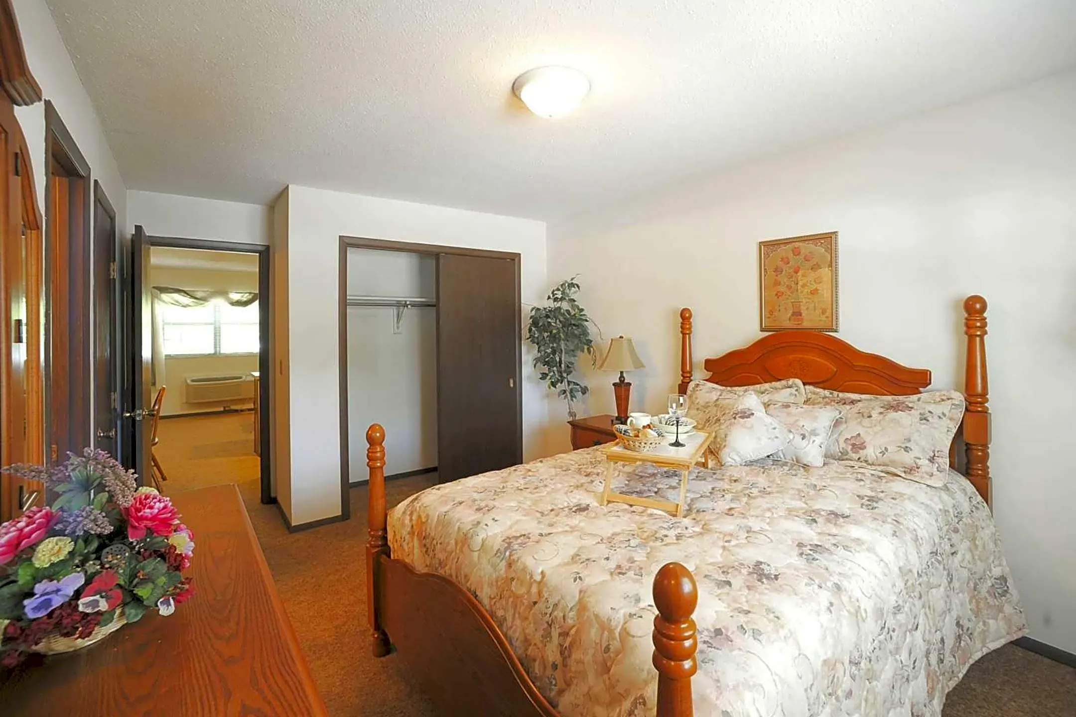 Bedroom - Embassy - Evansville, IN