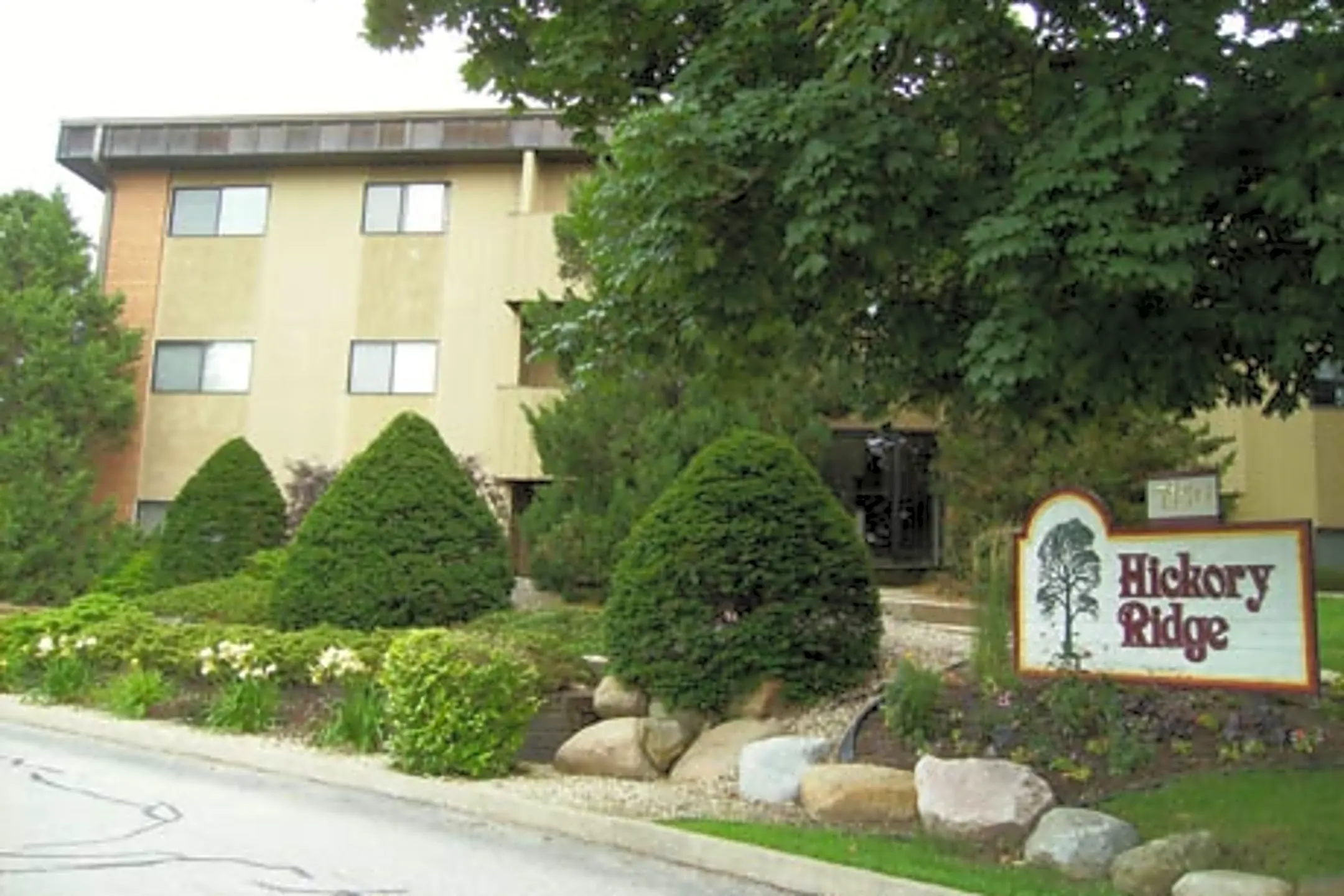 Hickory Ridge Apartments 7150 N Terra Vista Dr Peoria, IL for Rent