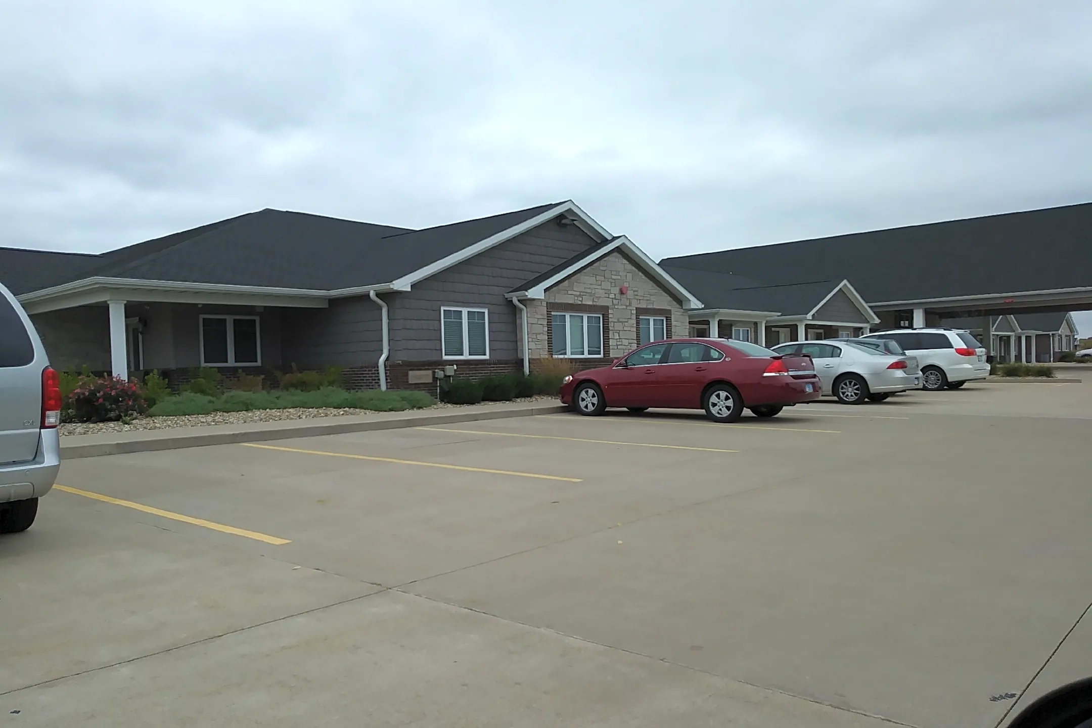 VILLAS OF HOLLYBROOK Apartments - Morton, IL 61550