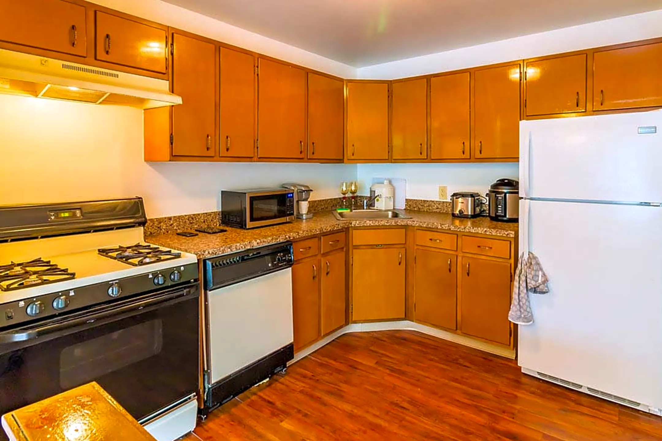 Granada Gardens Apartments And Townhomes 4340 Clarkwood Parkway