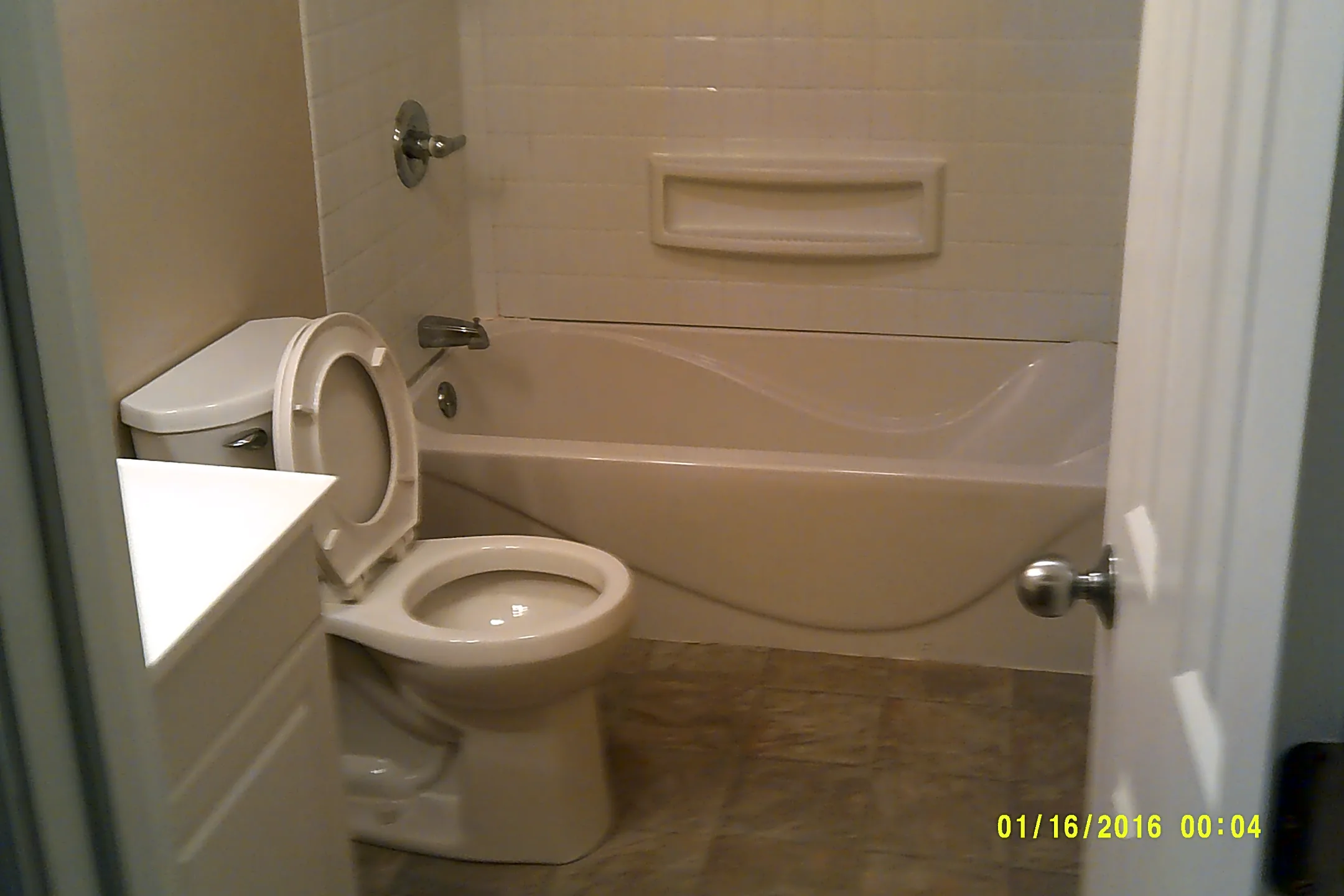 Bathroom - Trail's Edge Apartments - Terre Haute, IN