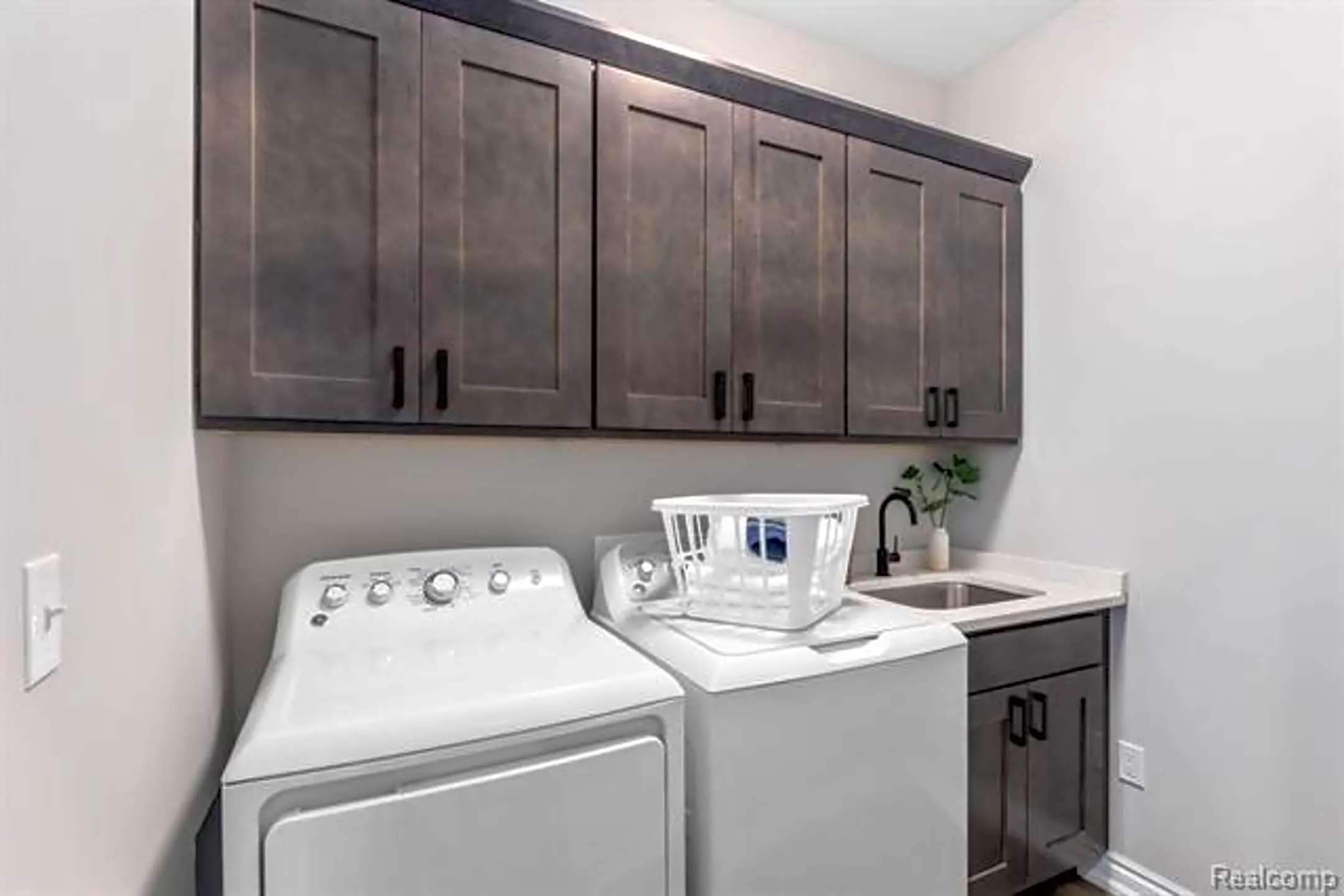 10920 Pickerel Lk Dr #10663 - Brighton, MI