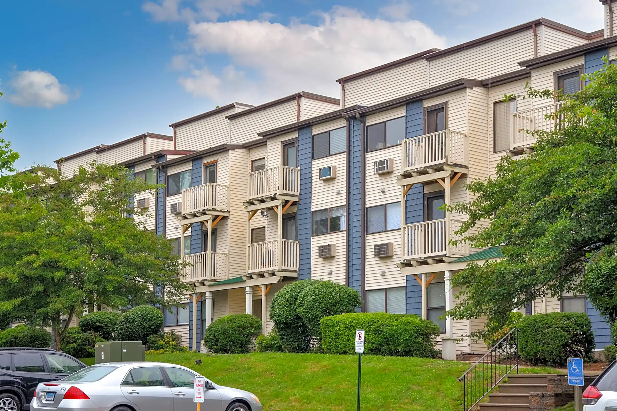 Silvertree Apartments 181 Knollwood Dr Wallingford, CT Apartments