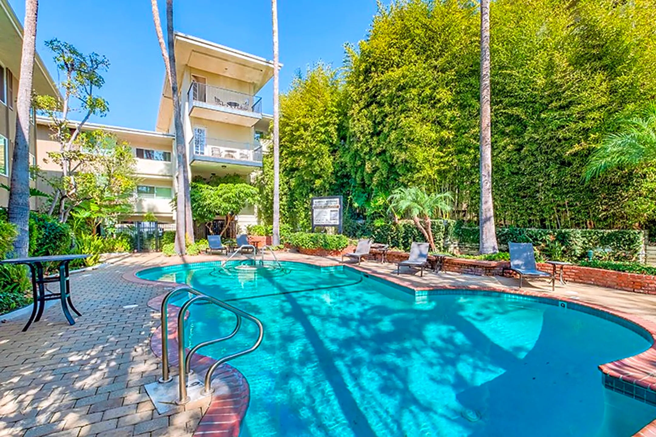 Pool - Sunset Barrington Gardens - Los Angeles, CA