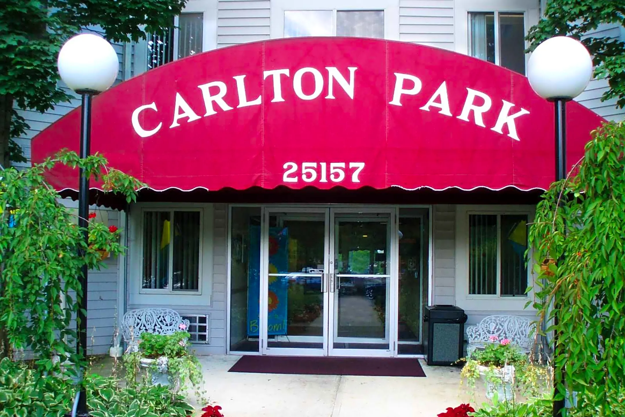 Building - Carlton Park Apartments - North Olmsted, OH