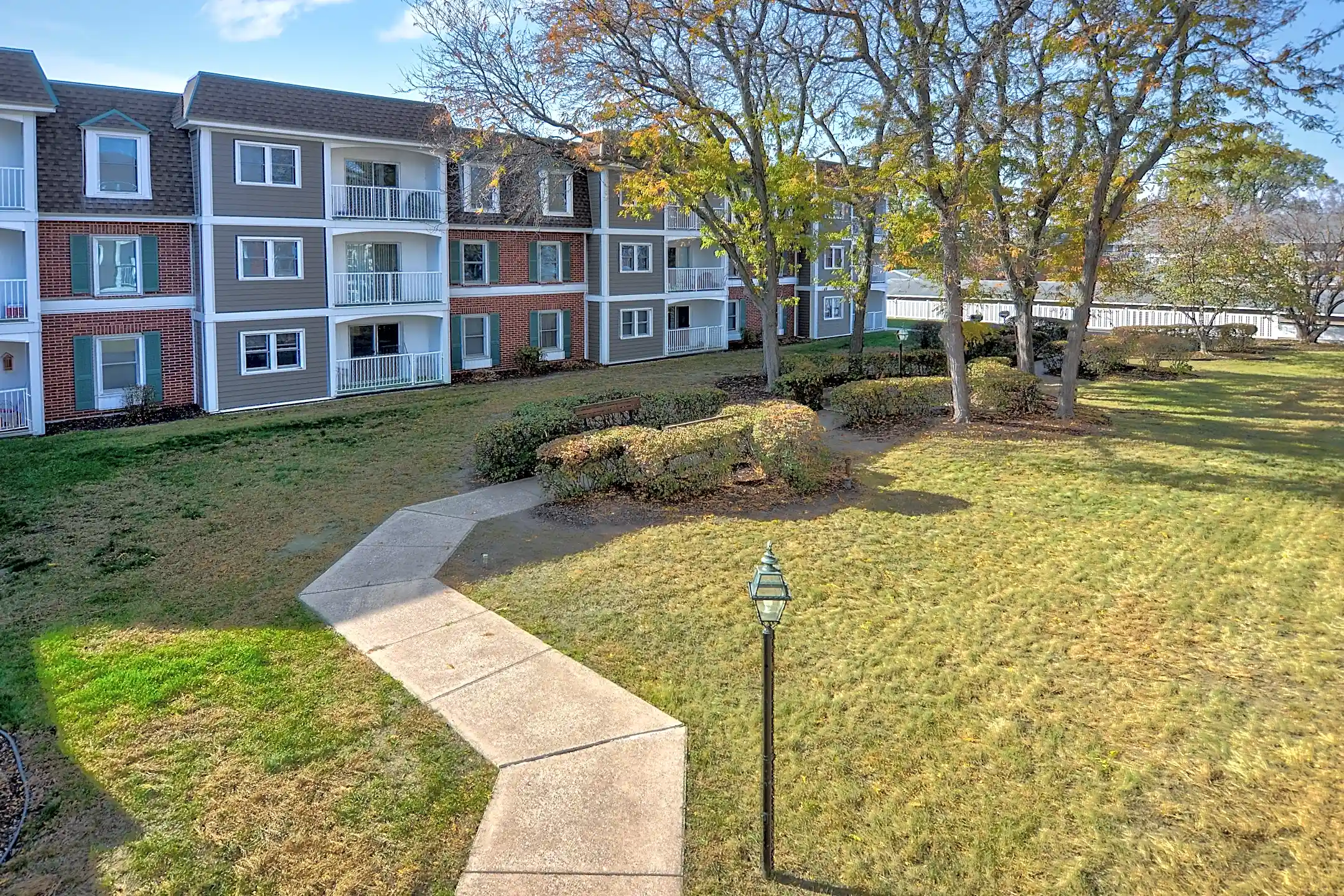 Edgerton Manor 2021 Edgerton Street Maplewood, MN Apartments for