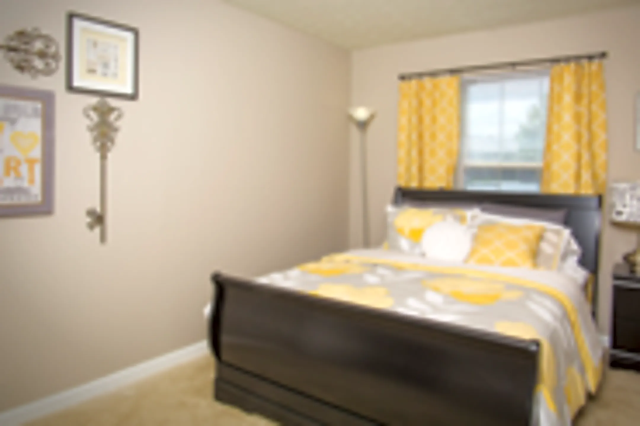 Stone Ridge Apartments & Townhomes at the Ridge Indianapolis, IN 46241