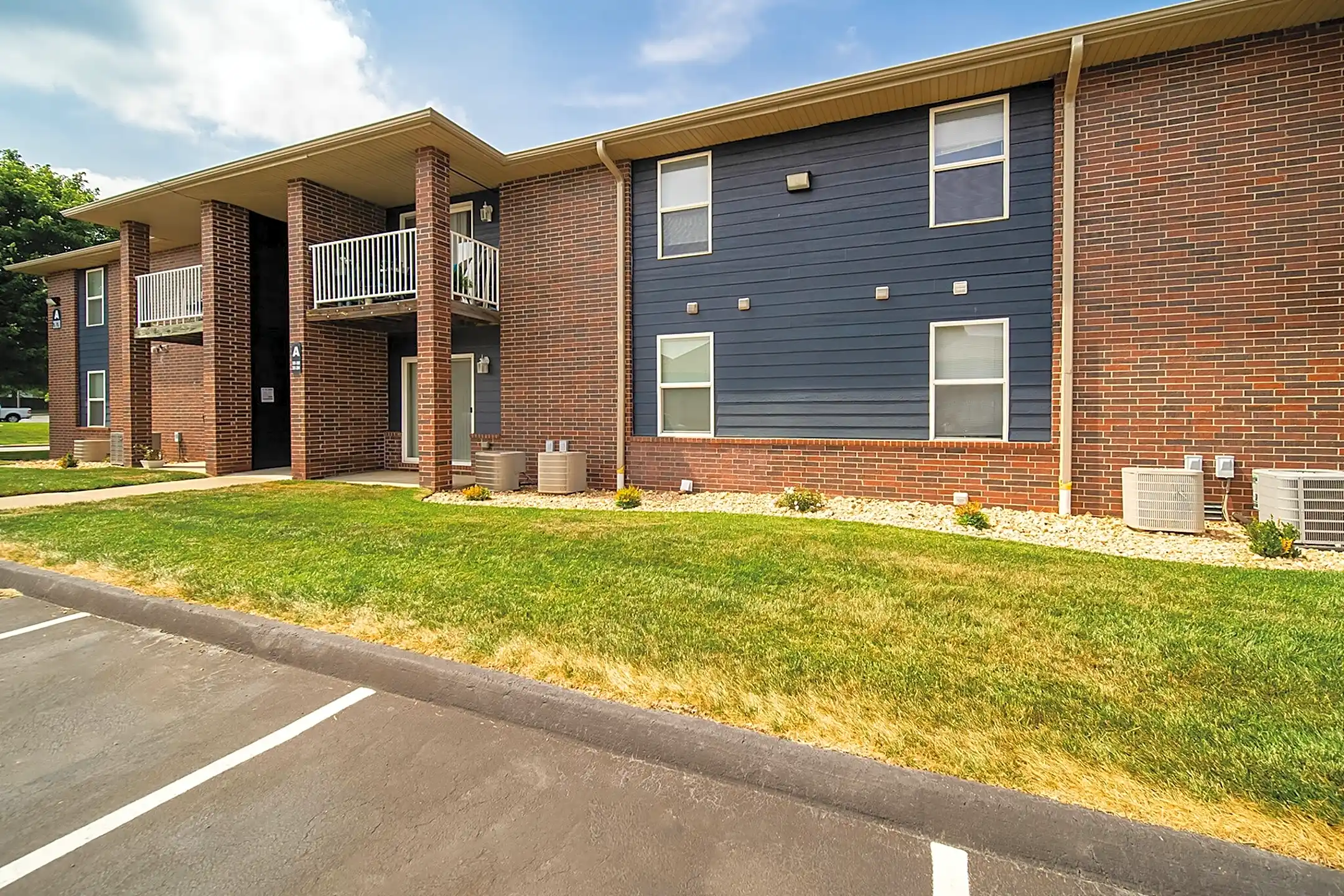 Cambridge Park Apartments 2828 S Nettleton Ave Springfield, MO