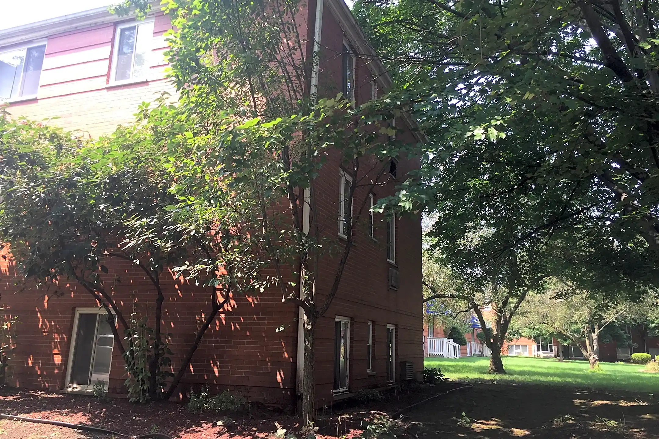 Pool - Plaza Garden Apartments Llc - Newark, OH