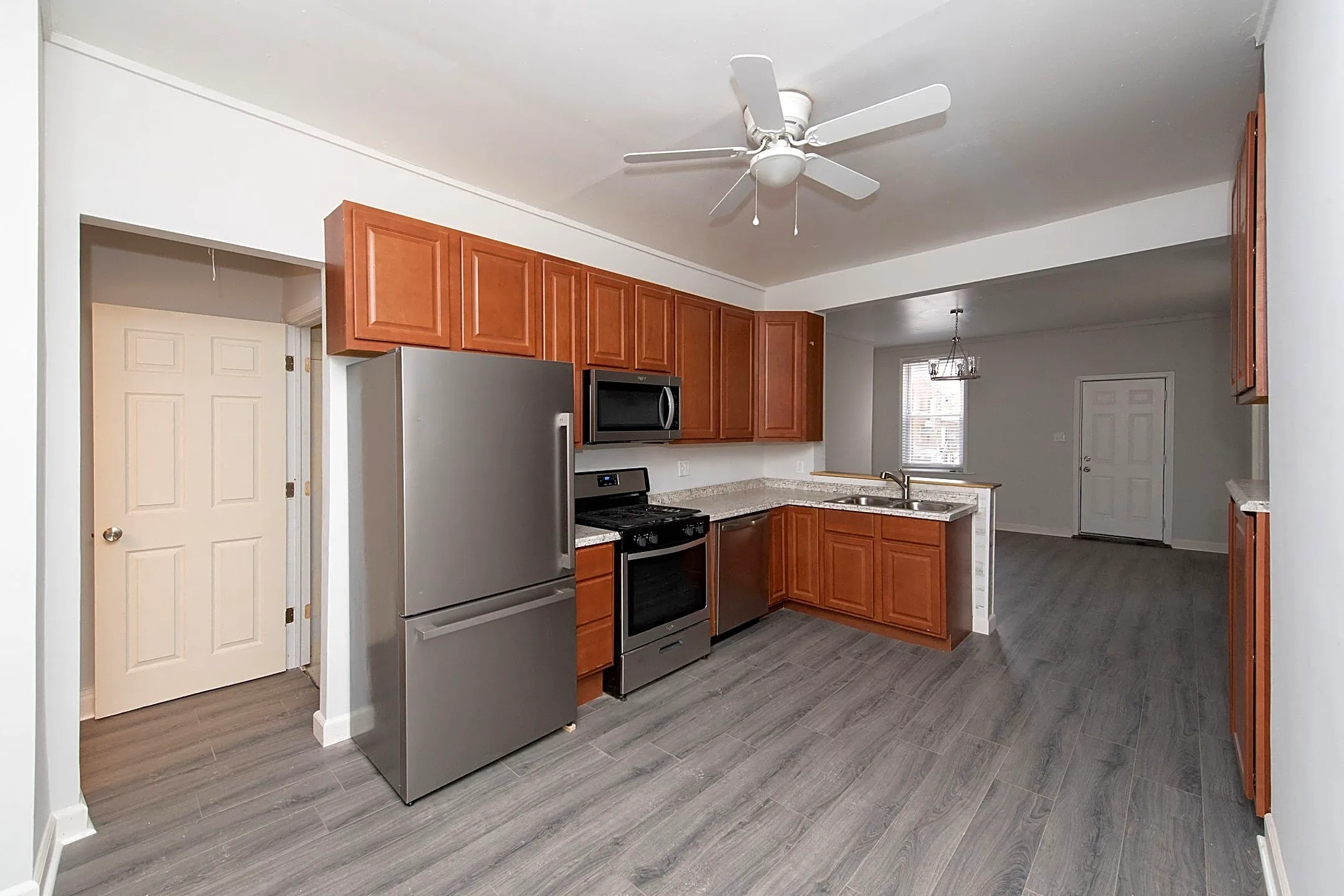 Kitchen - 309 E University Ave - Cincinnati, OH