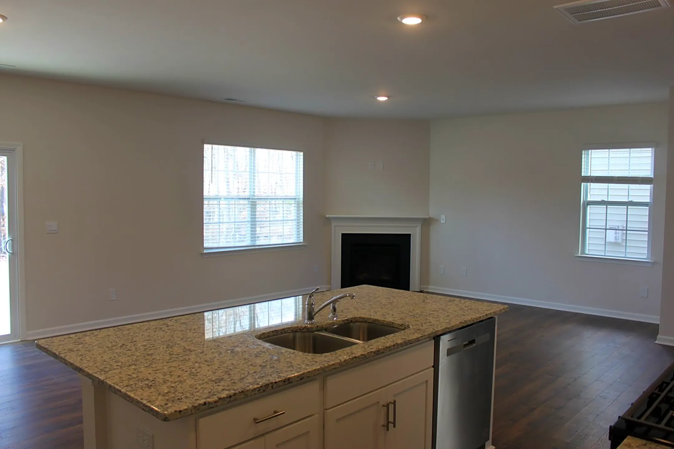 8105 Clairwood Dr Houses Charlotte, NC 28269