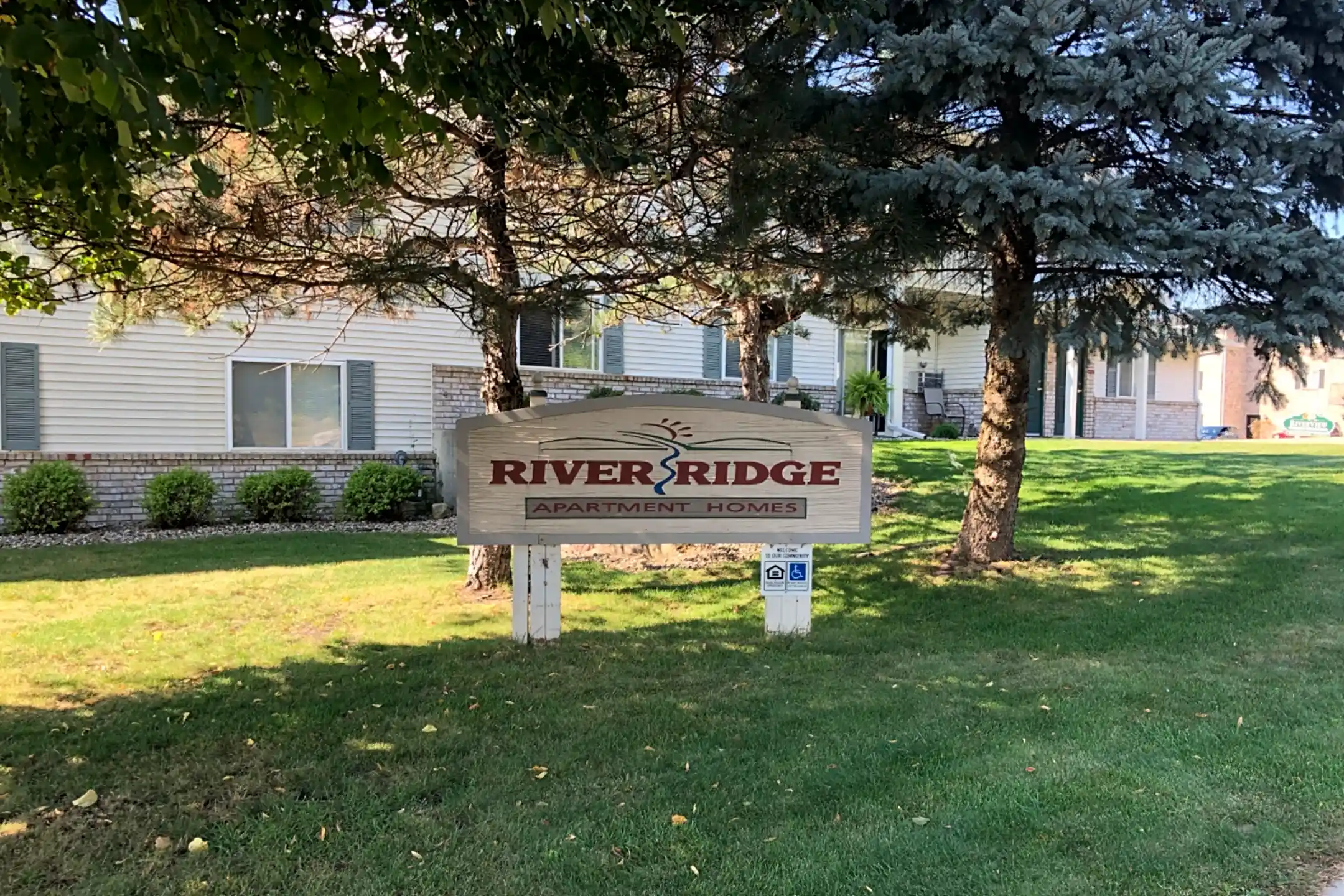 River Ridge Apartments 1025, 1035, and 1045 Cover Bridge Waupaca