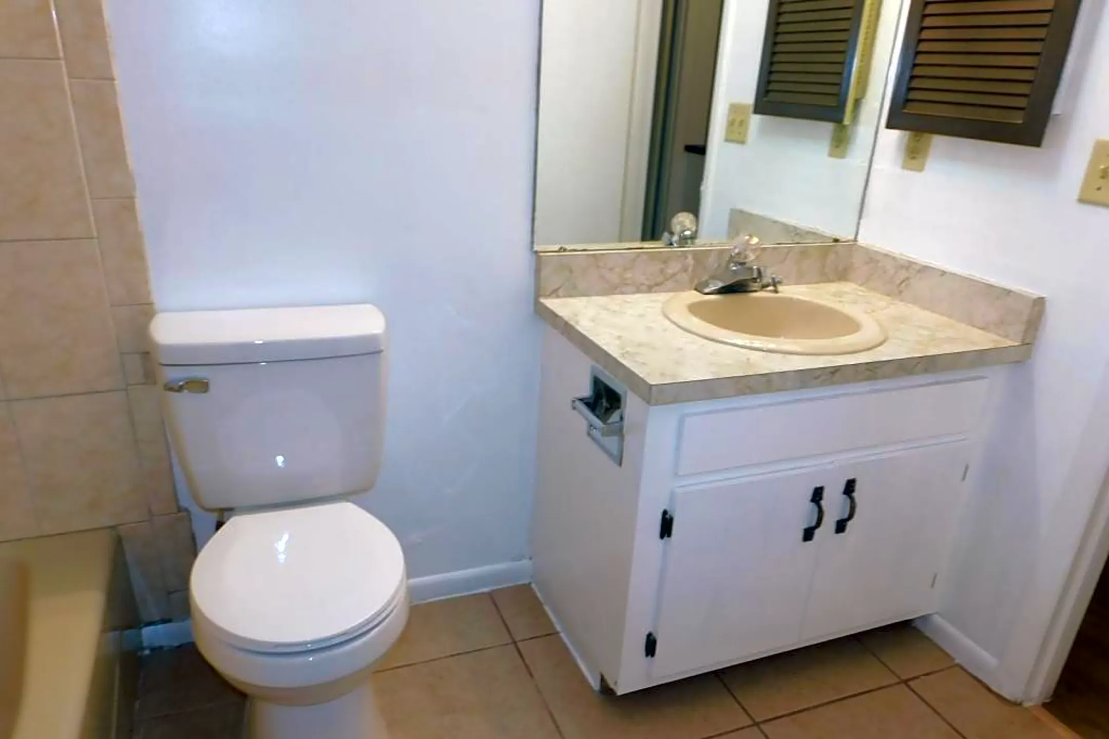 Bathroom - 3651 NE 20th Pl - Ocala, FL