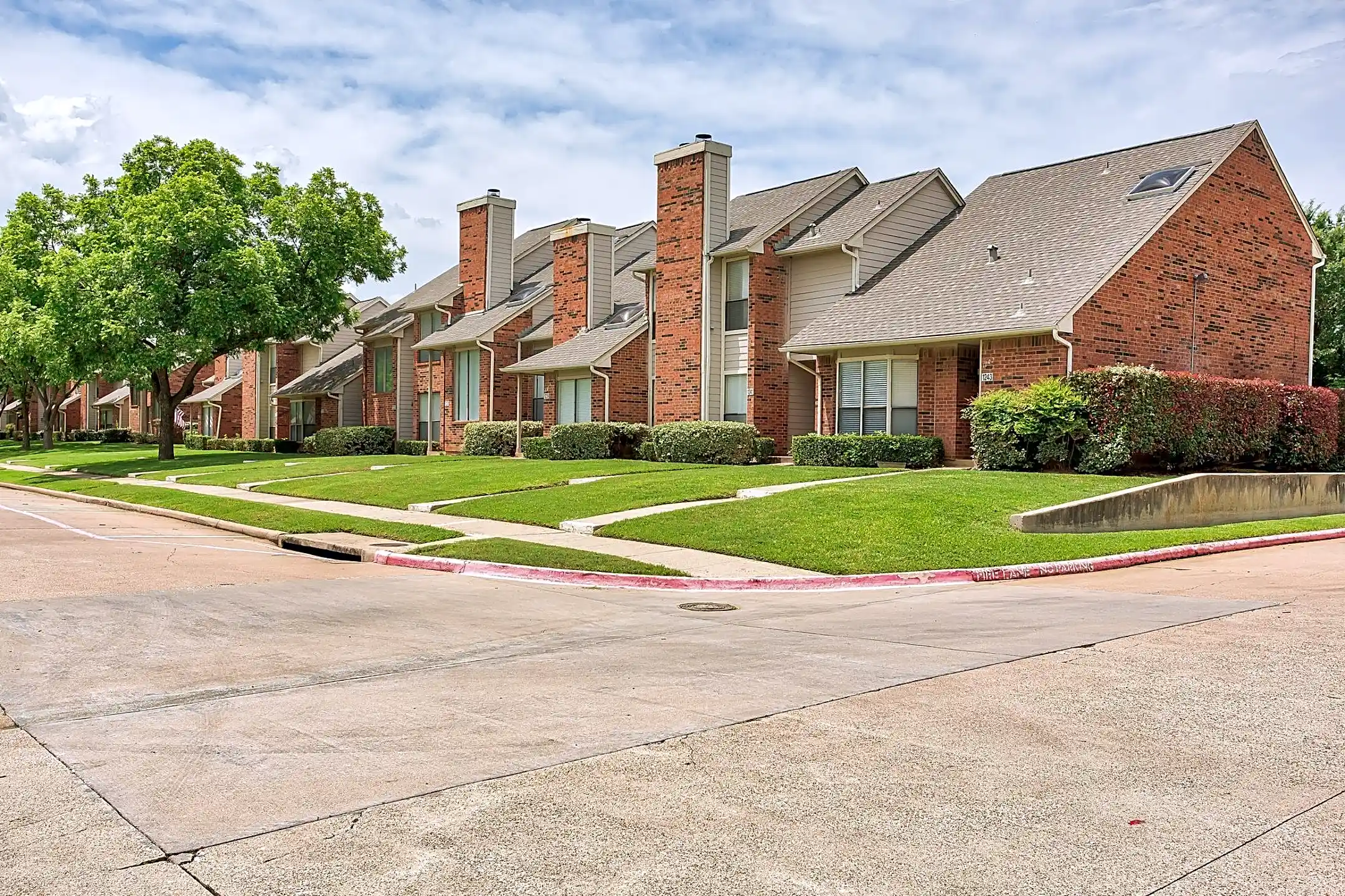 Park Place Townhomes 425 E Harwood Rd Euless, TX Apartments for