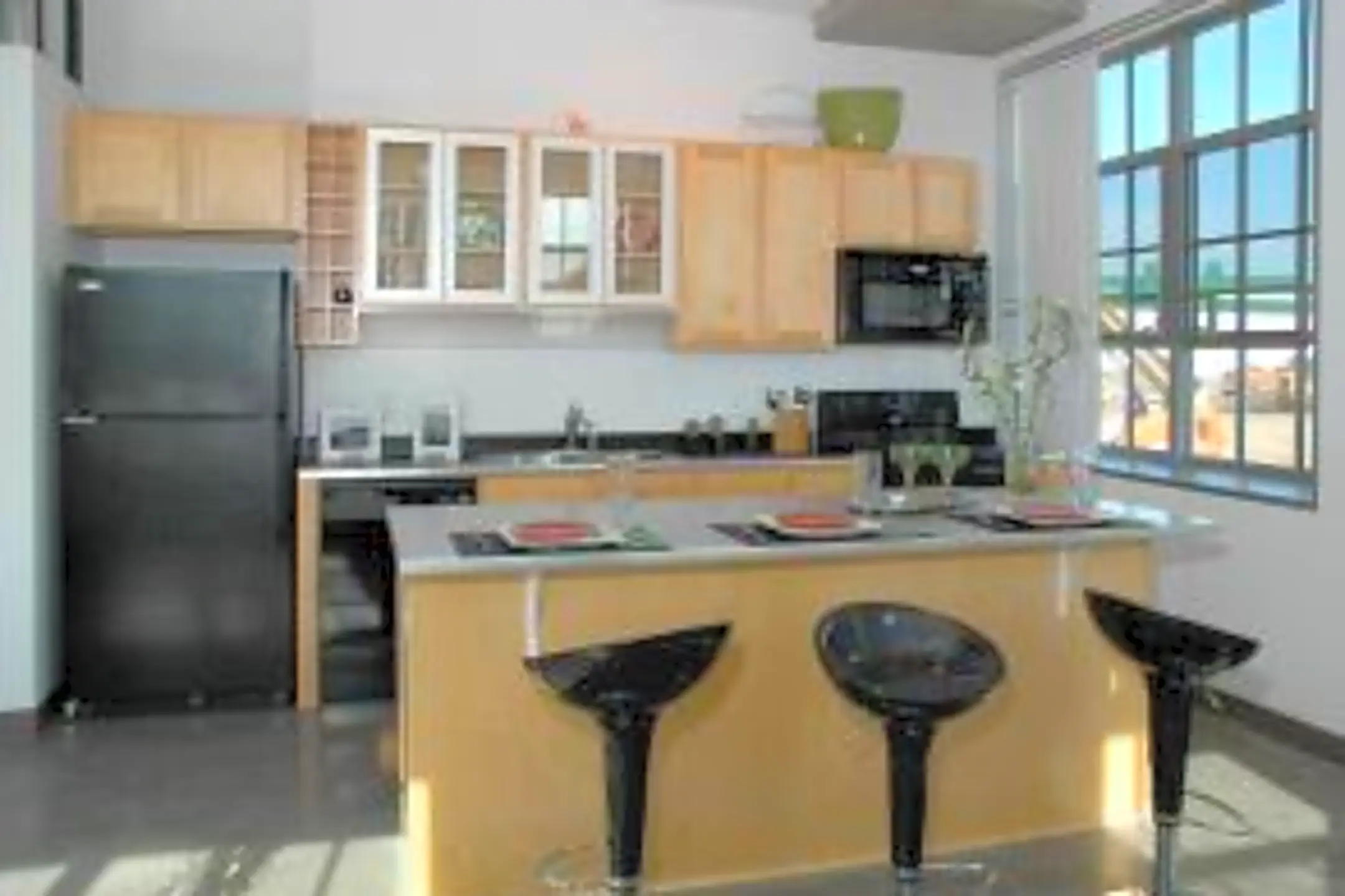 Carleton Artist Lofts 2285 University Ave W Saint Paul, MN