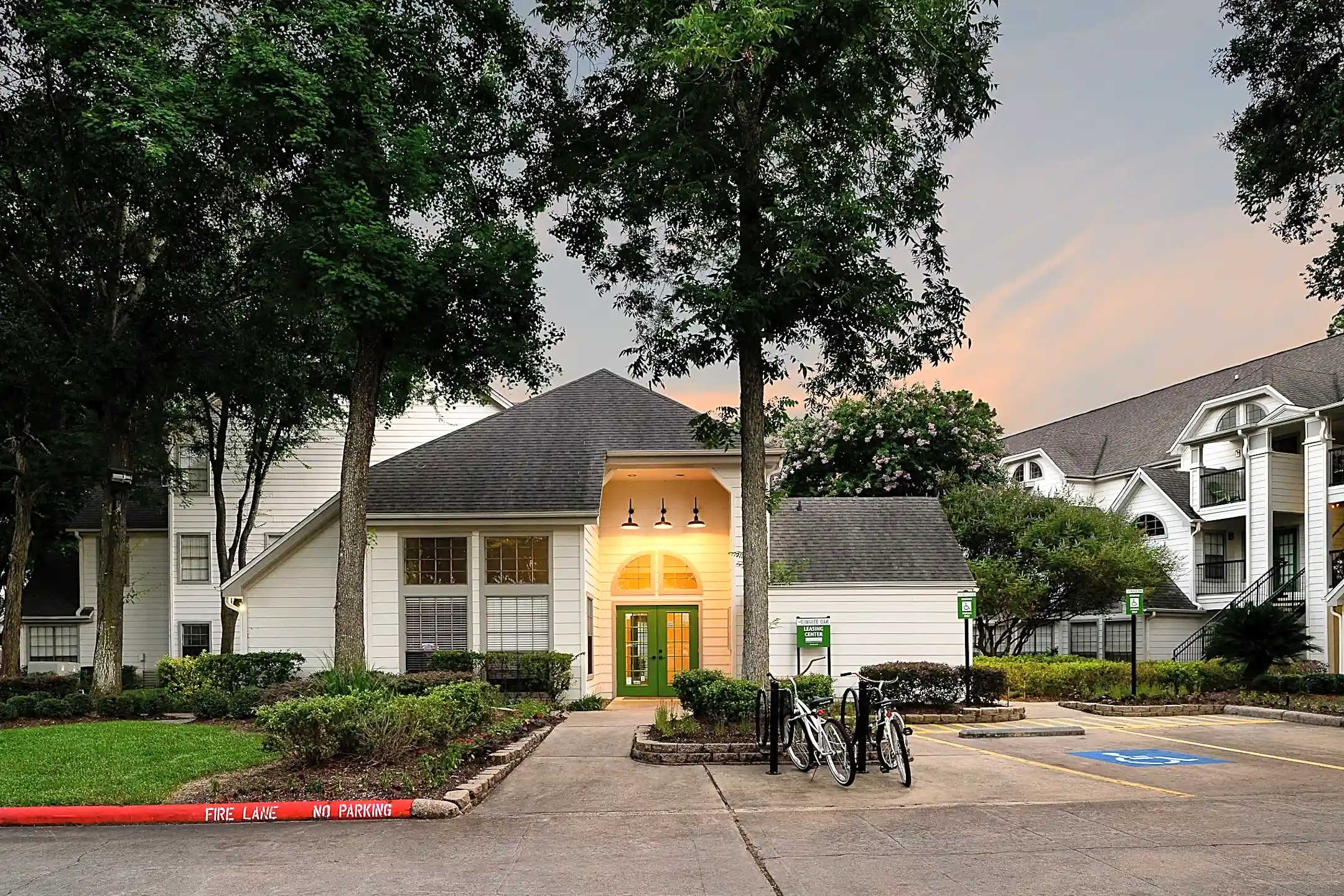 The Grove at White Oak 1710 West TC Jester Houston, TX Apartments