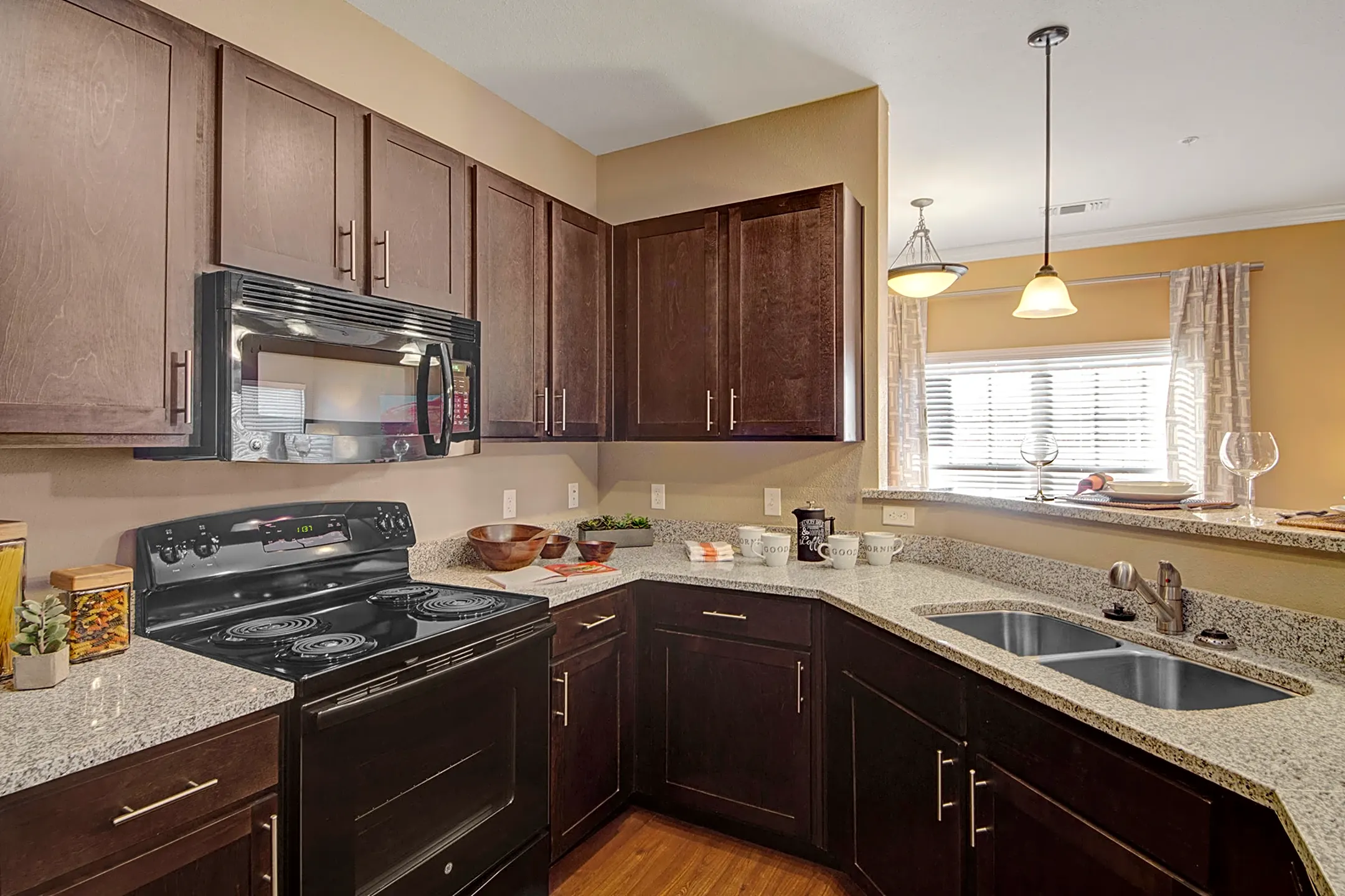 Creekside Apartment Homes 2401 W Omaha St Broken Arrow, OK