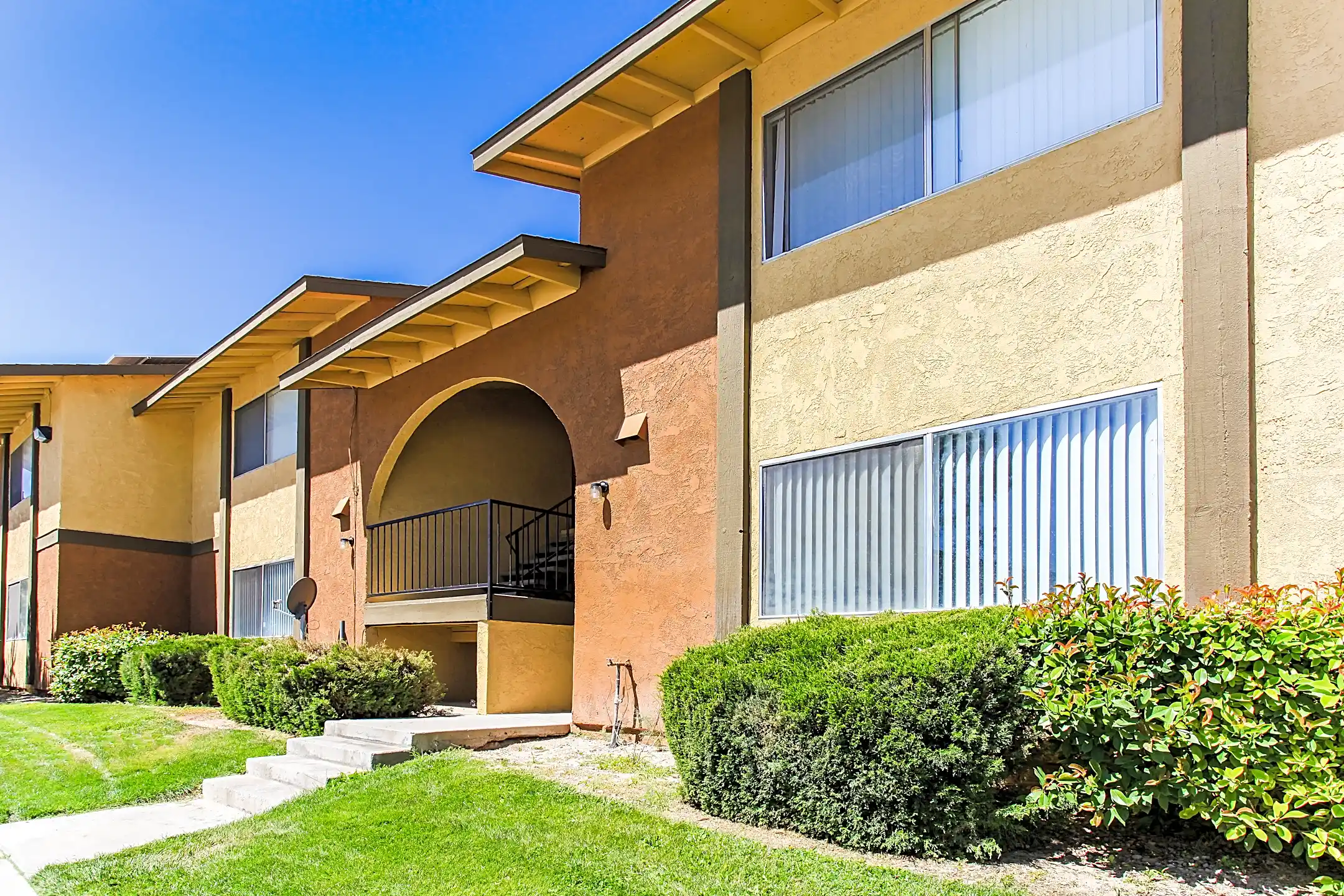 Sunrise Vista Apartments 755 E Virginia Way Barstow, CA Apartments
