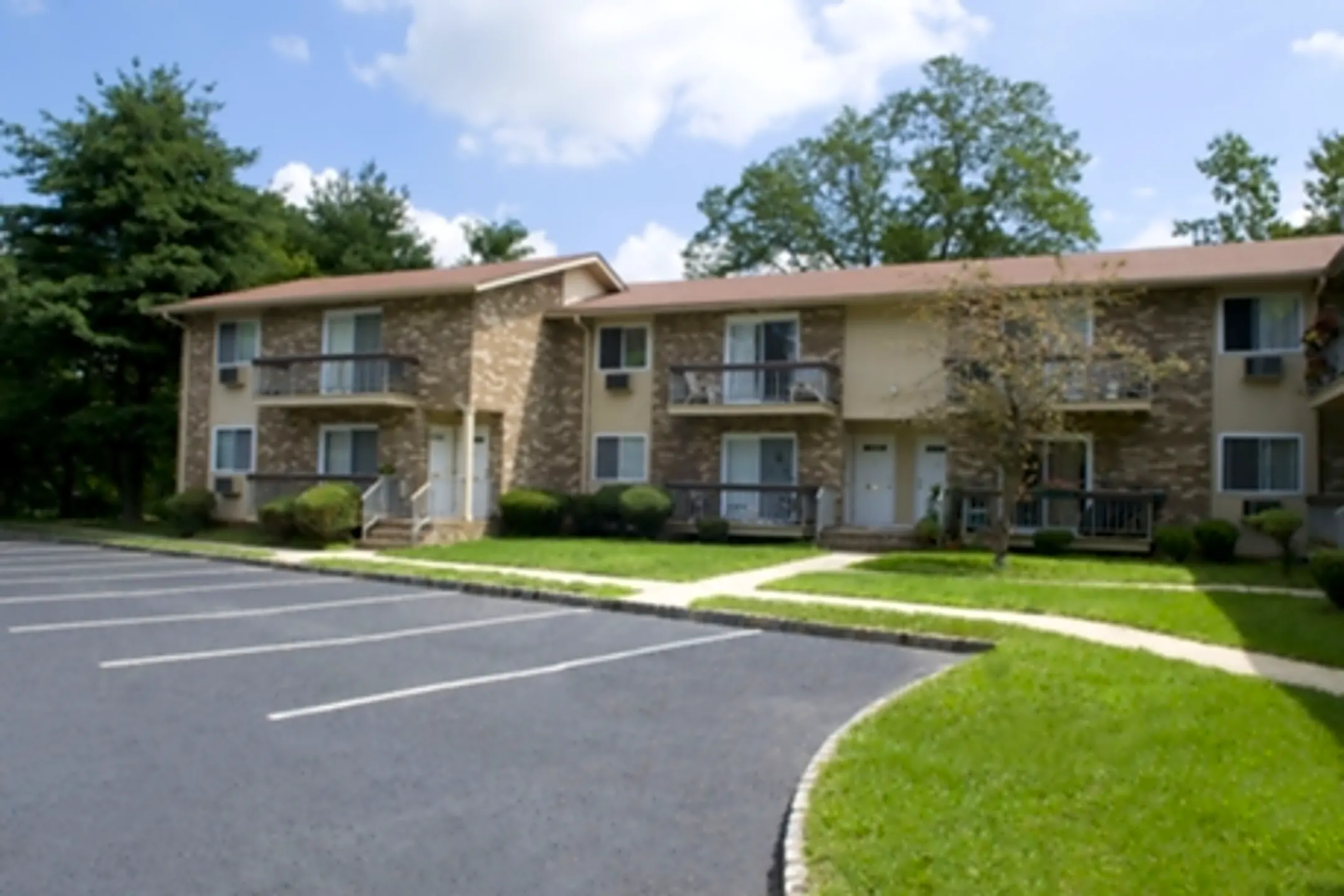 Victoria Gardens - 117 Victoria Dr | Eatontown, NJ Apartments for Rent 