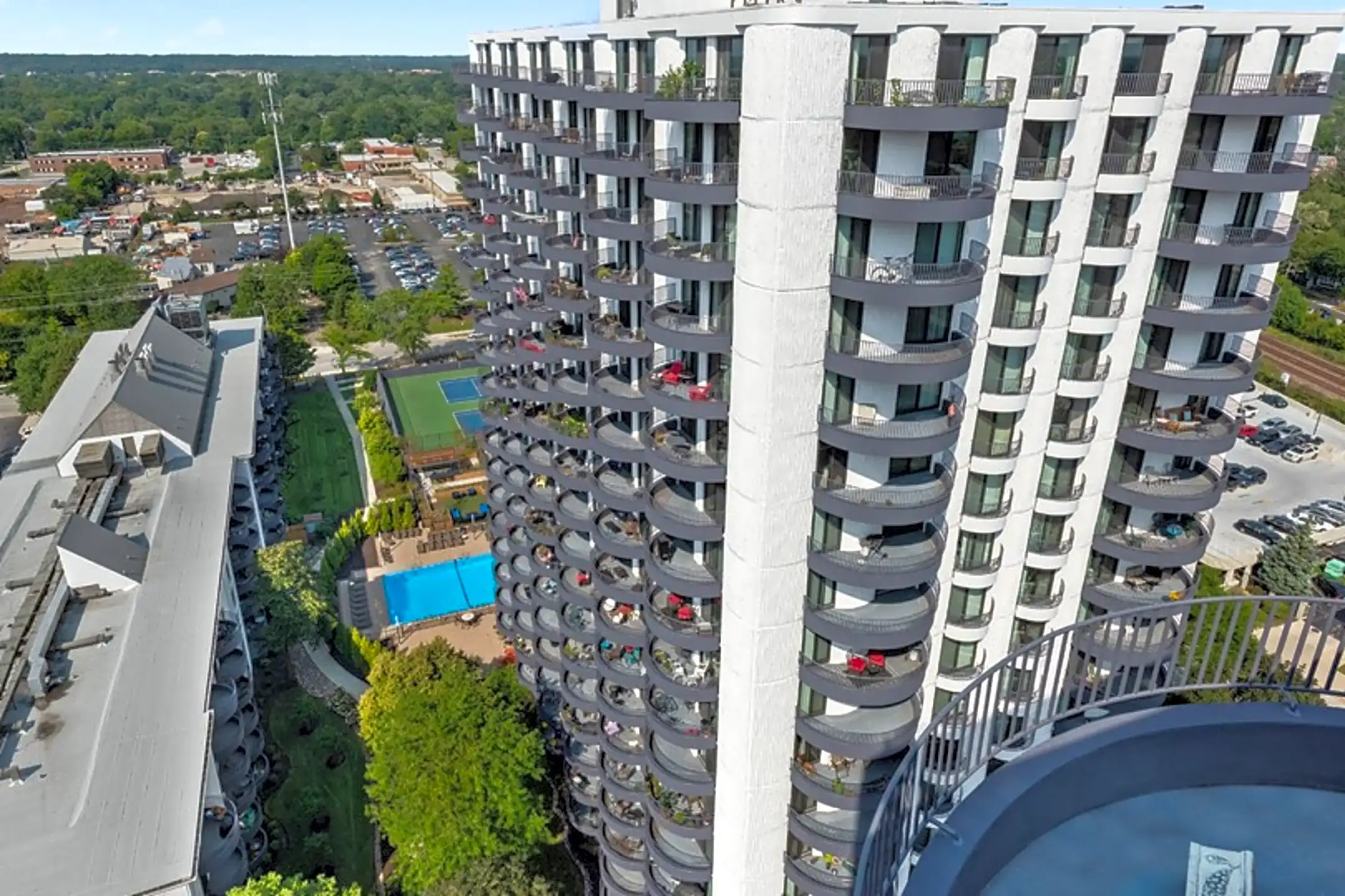 ReNew Wheaton Center 2 Wheaton Ctr Wheaton, IL Apartments for Rent