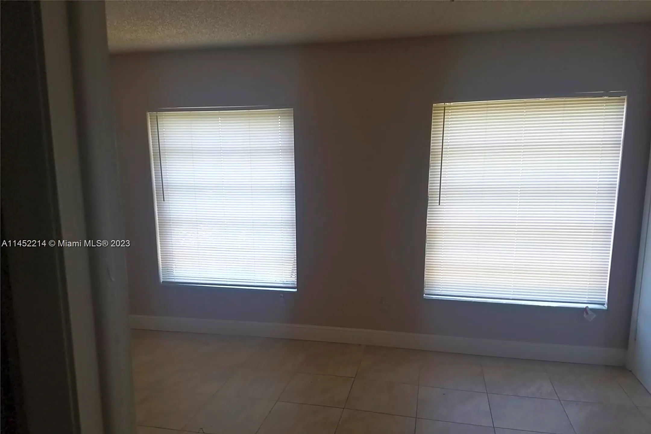 Dining Room - 2426 NW 52nd Ave #2426 - Lauderhill, FL