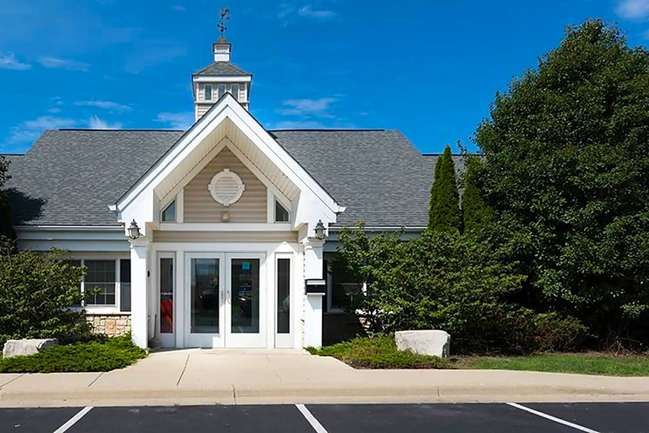 Building - Copper Beech Bowling Green State-Per Bed Lease - Bowling Green, OH