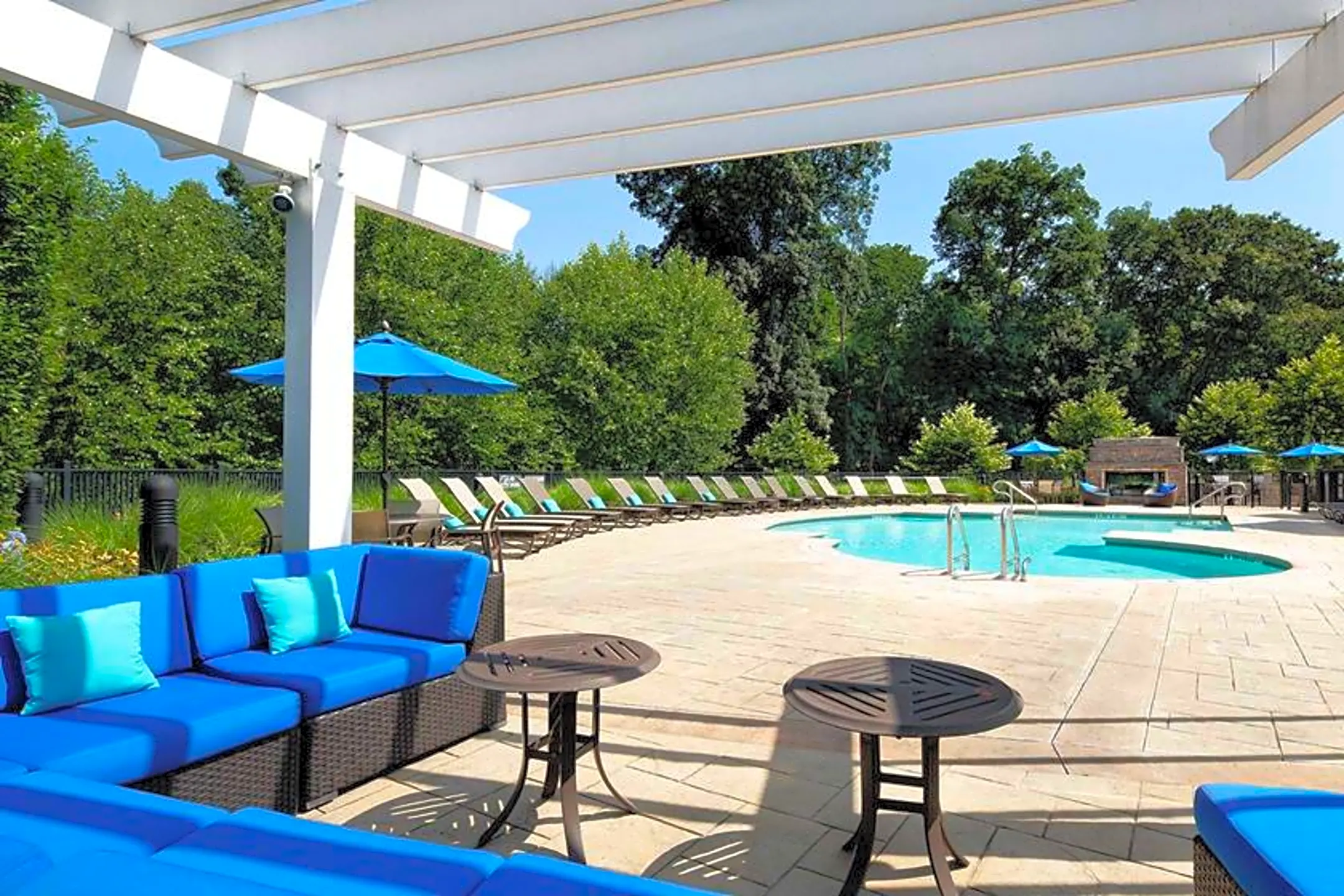 Pool - White Oaks At Wilton - Wilton, CT