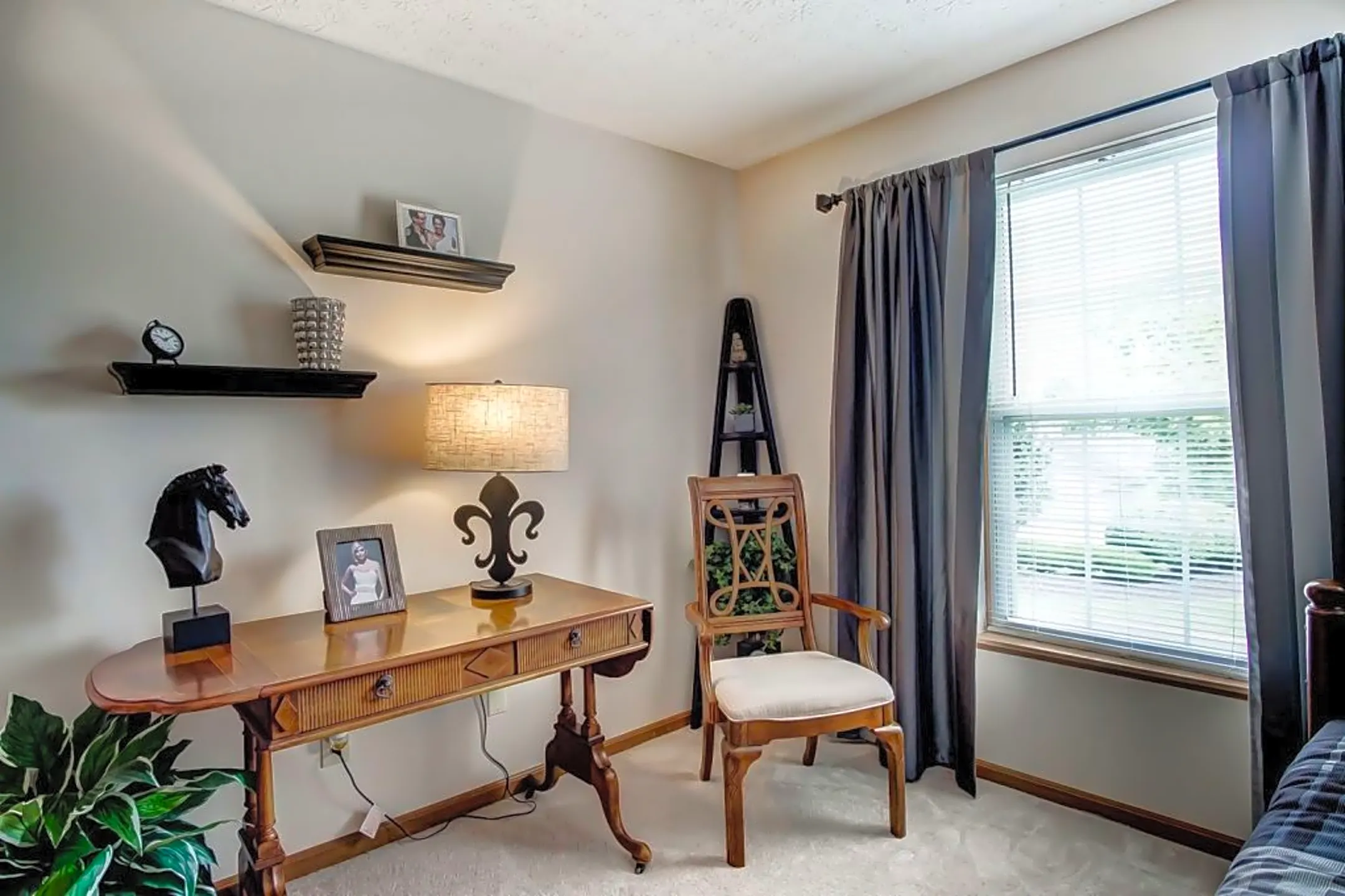 Bedroom - Summerview Apartments - Columbus, OH
