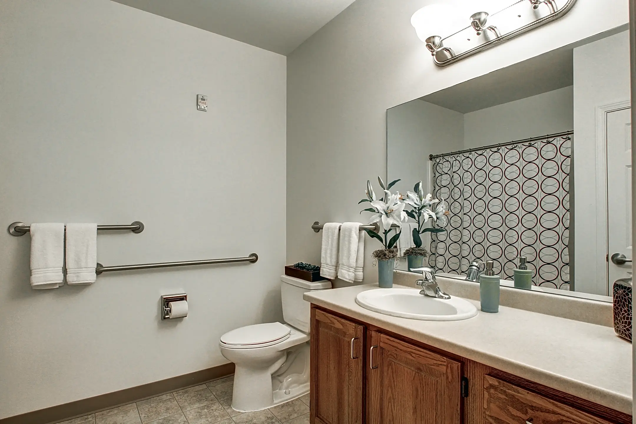 Bathroom - Oak Hill Apartments - Pittsburgh, PA