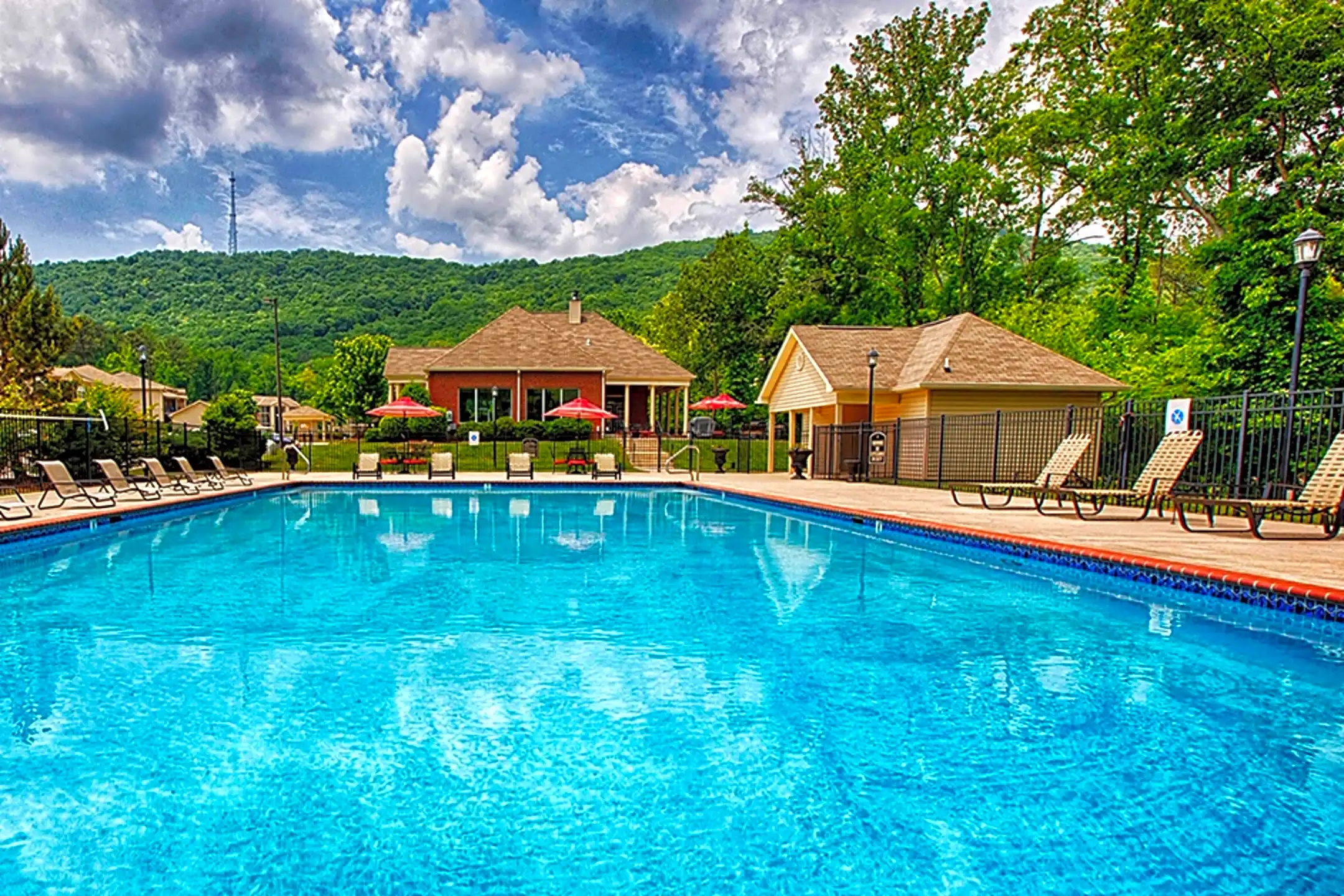 Pool - Hampton Falls - Huntsville, AL