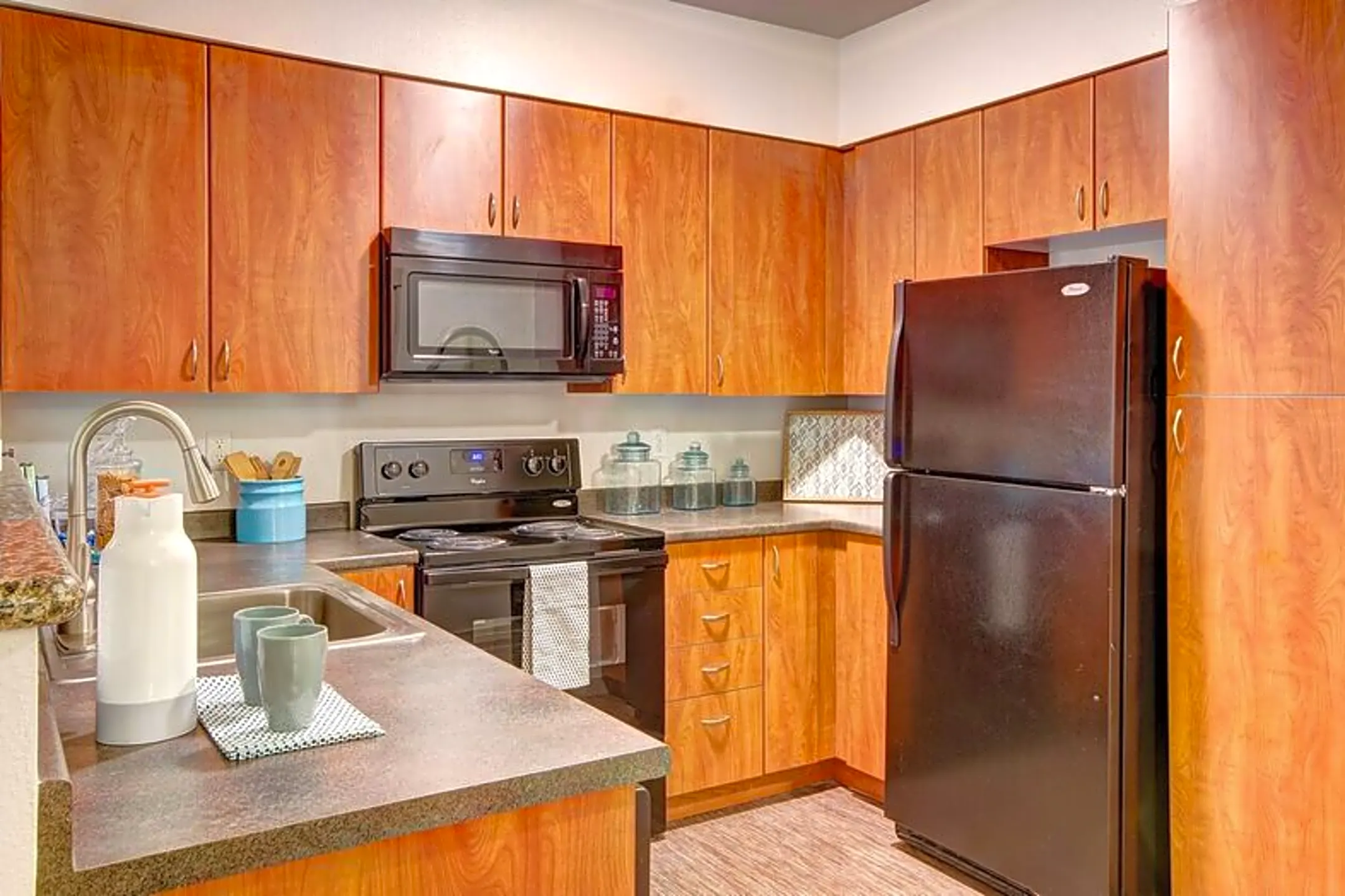 Salix Juanita Village 9740 NE 119th Way Kirkland, WA Apartments for