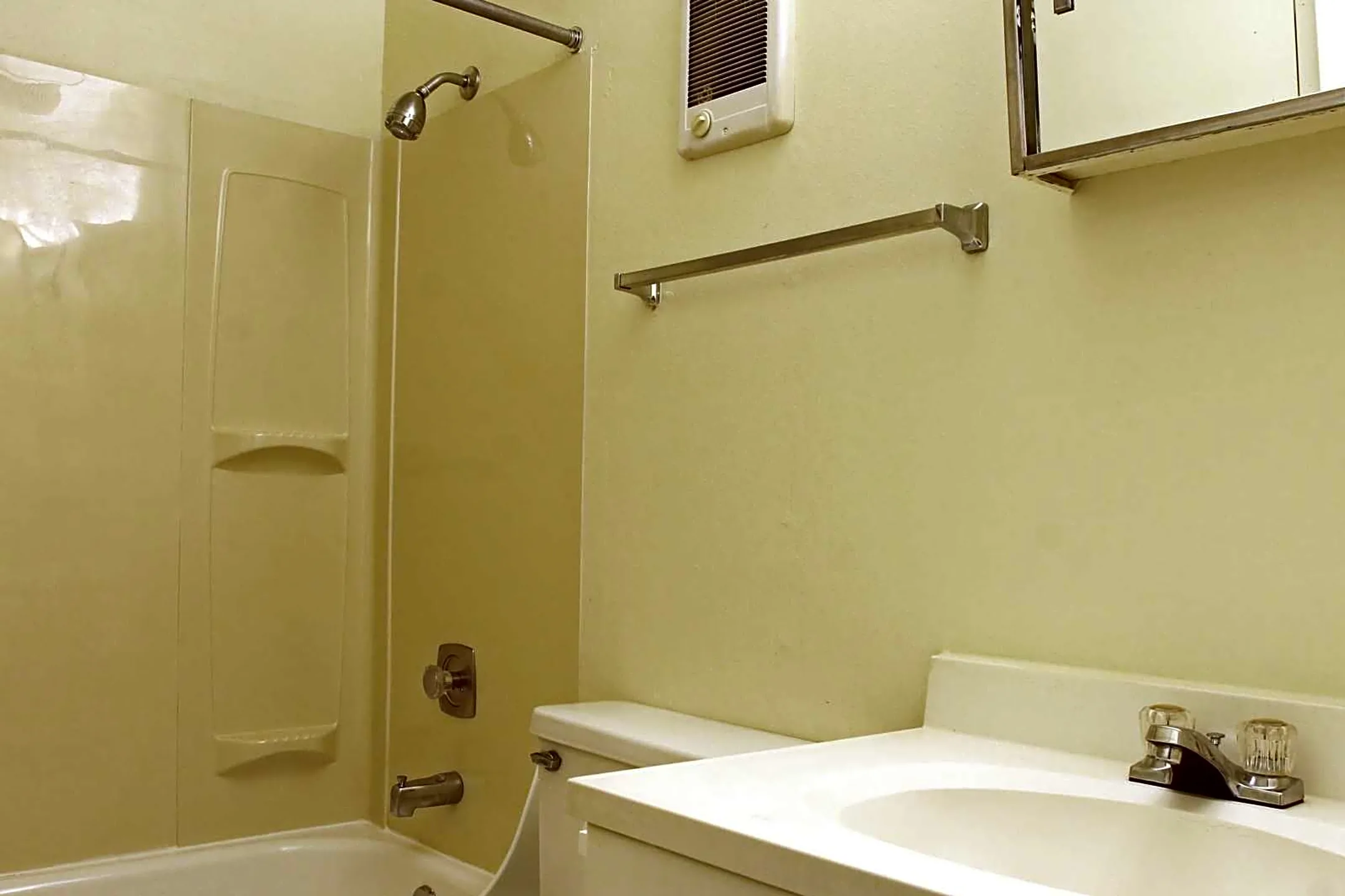 Bathroom - Willamette Terrace Apartments - West Linn, OR