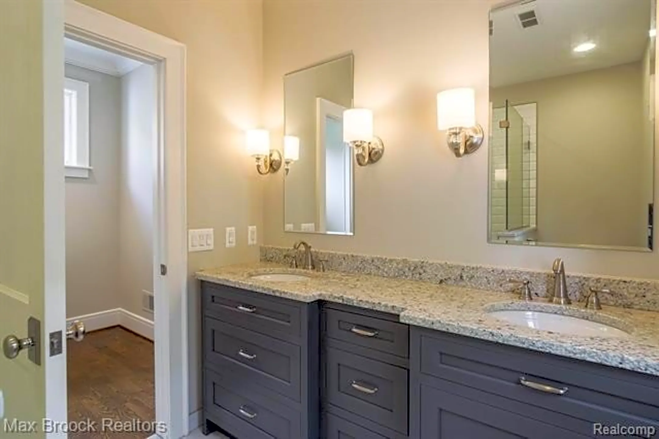 4858 Willow Ln - West Bloomfield, MI