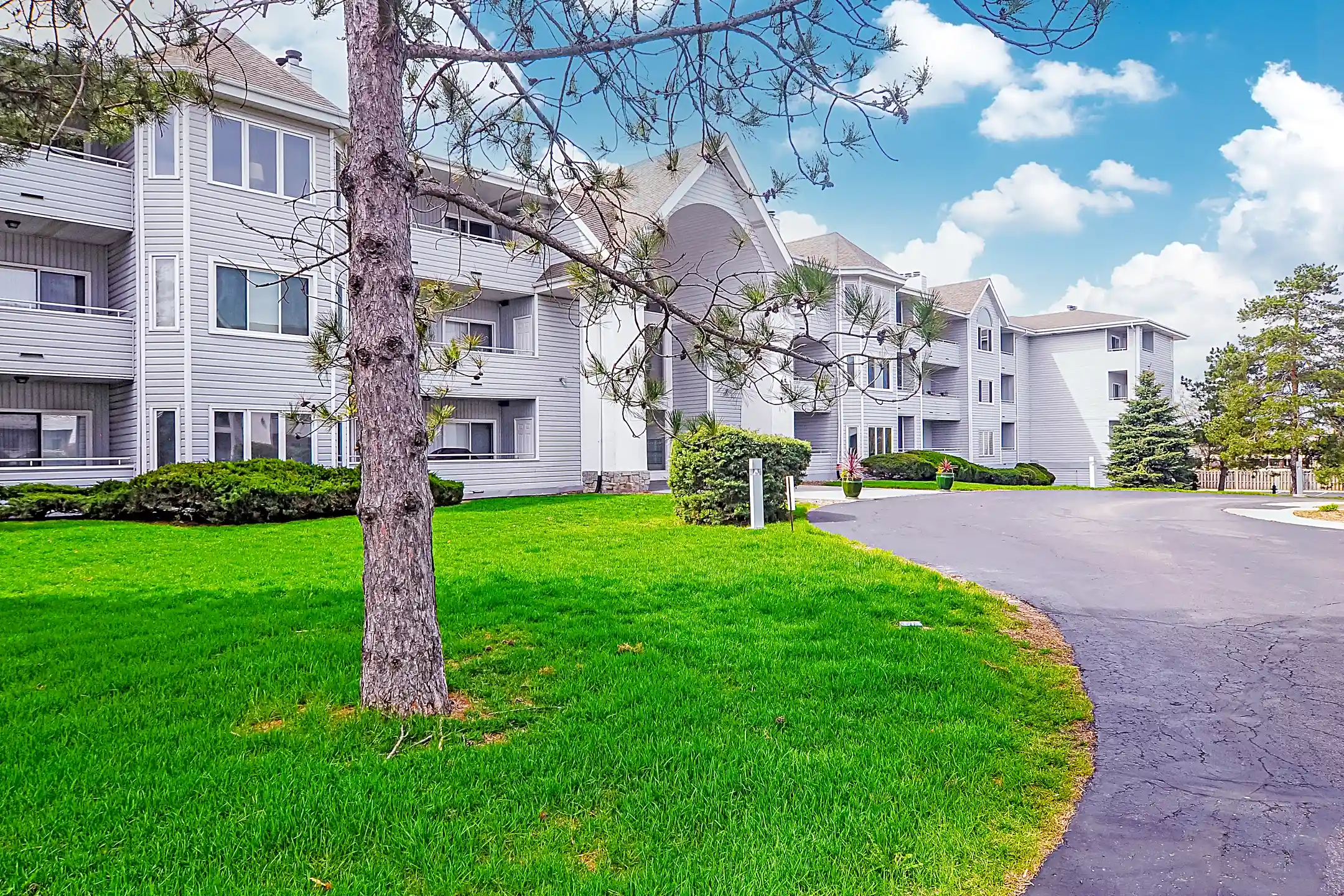 Harbour East Apartments 6538 Spring Brook Rd Rockford, IL