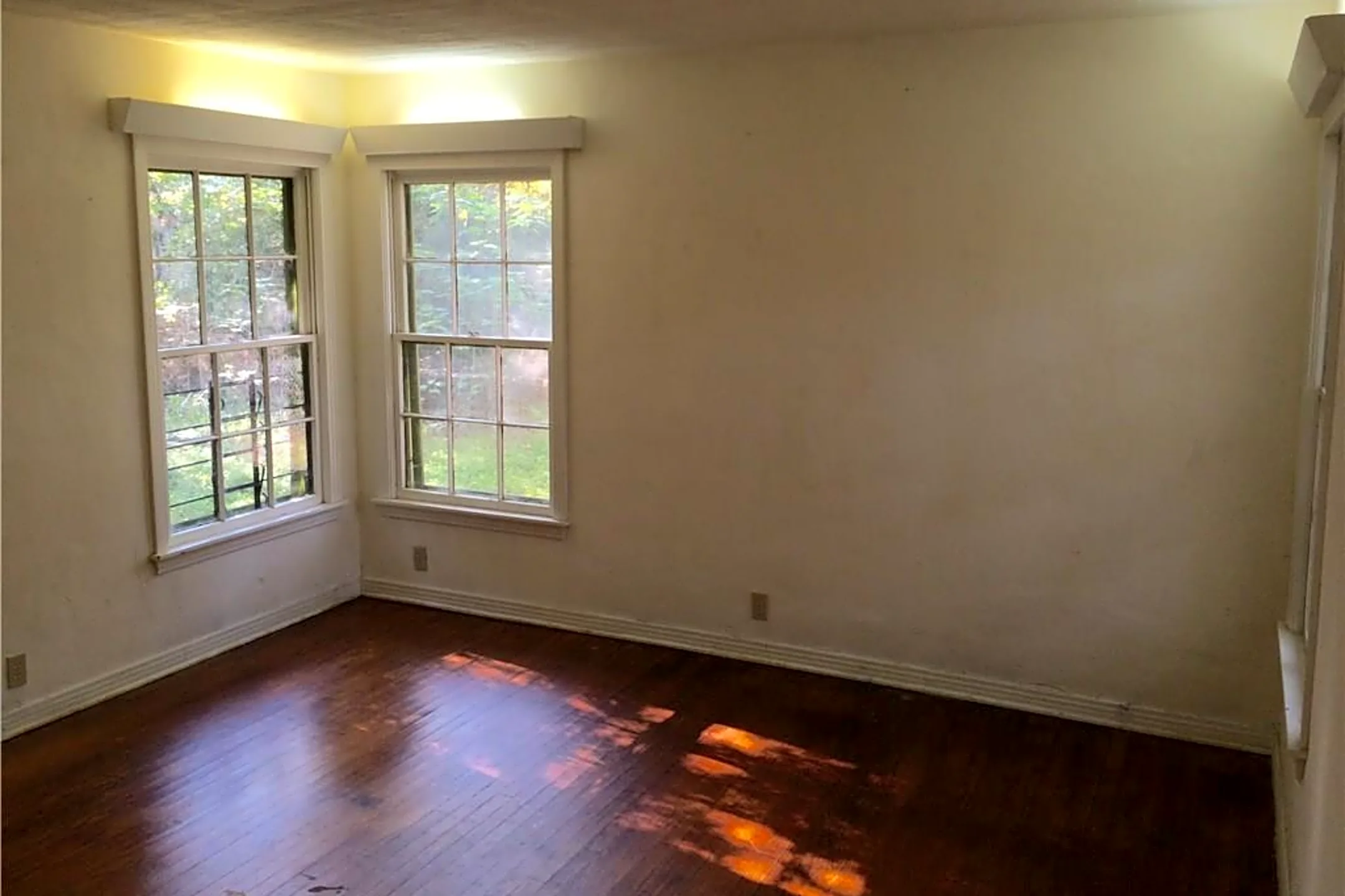 637 Coombs Creek Dr Houses Dallas, TX 75211