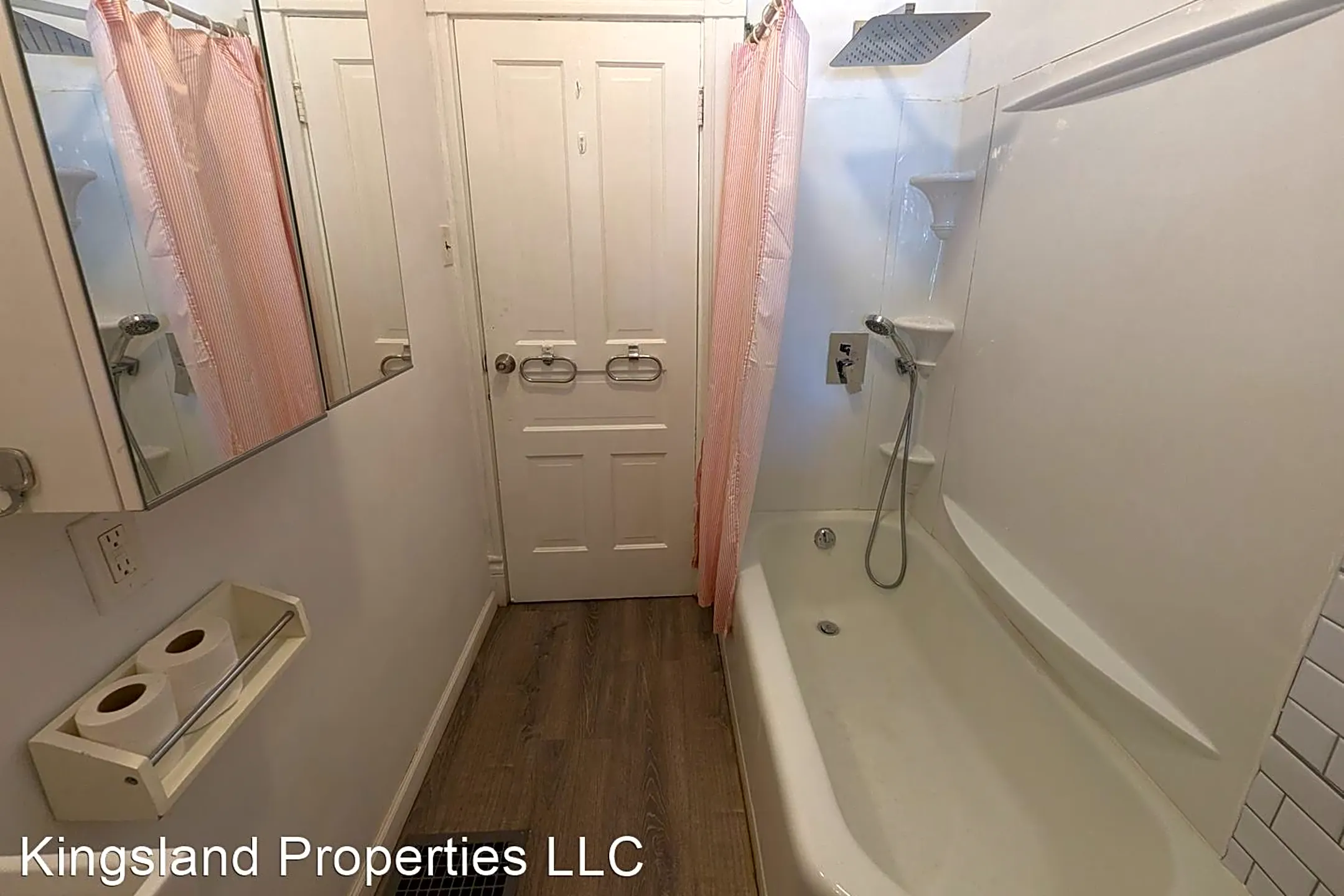 Bathroom - 2630 Oregon Ave - Saint Louis, MO