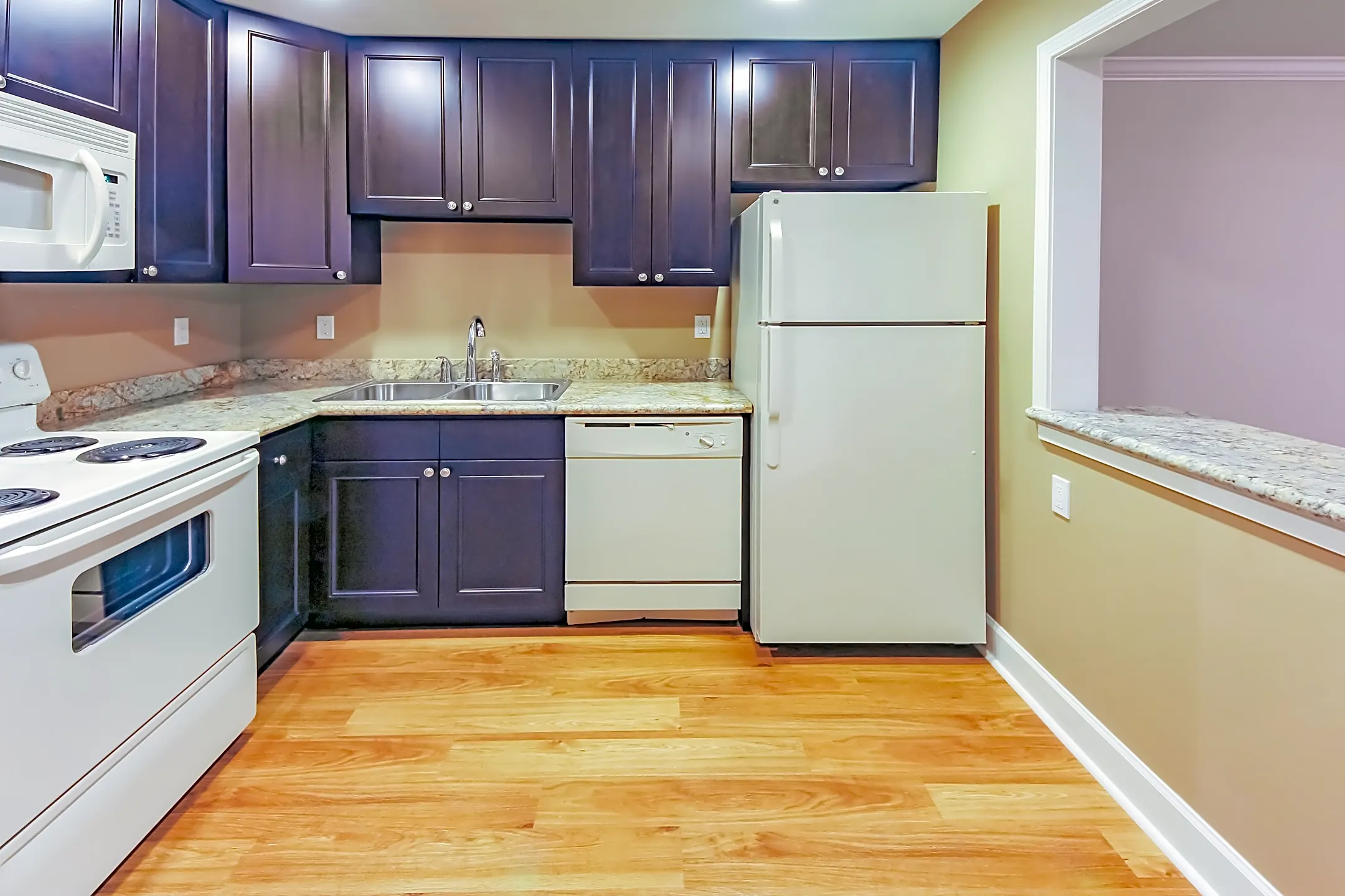 Kitchen - Gatehouse Apartments - Metairie, LA