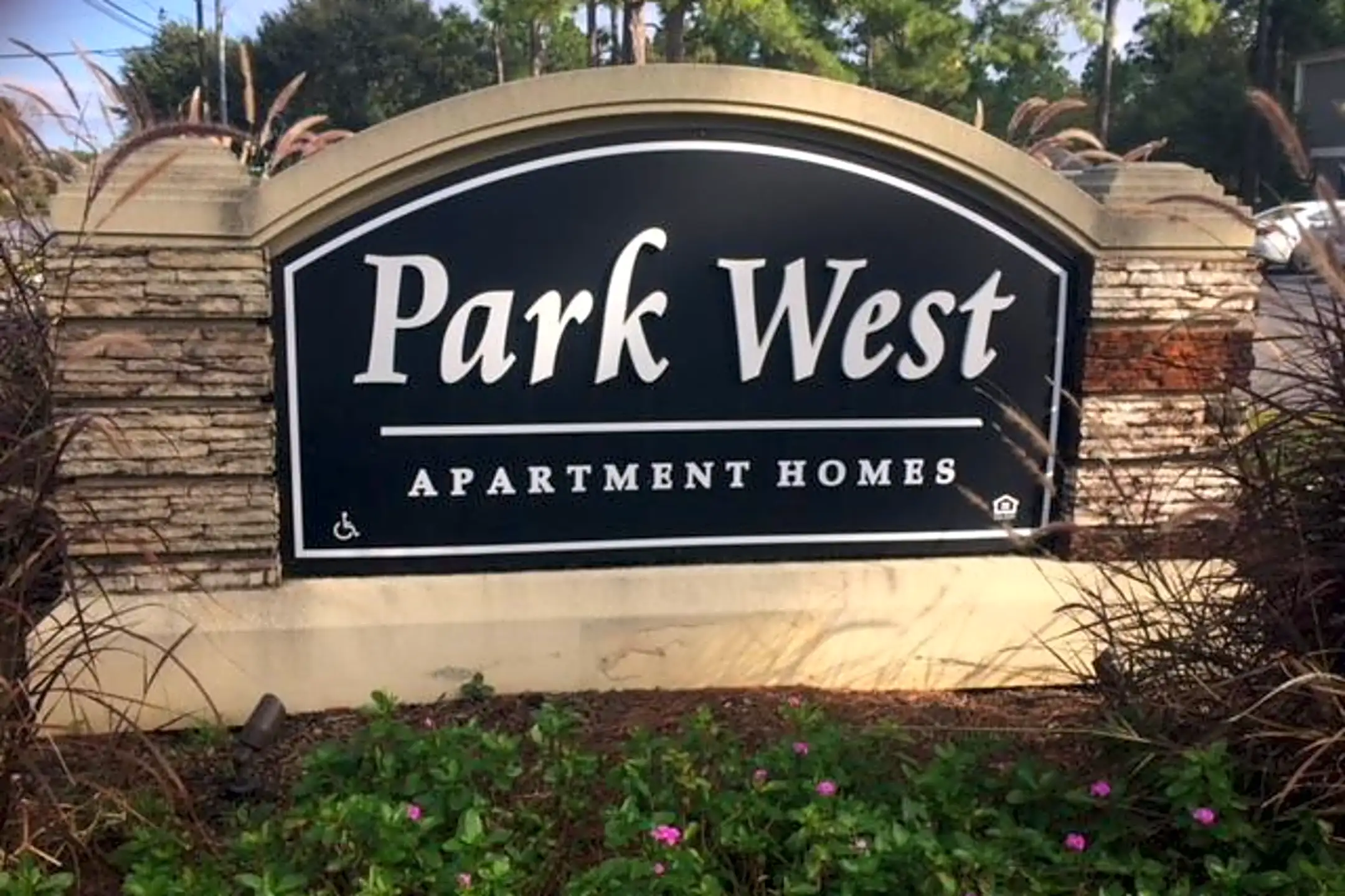 Park West Apartment Homes 1663 Hillcrest Rd Mobile, AL Apartments