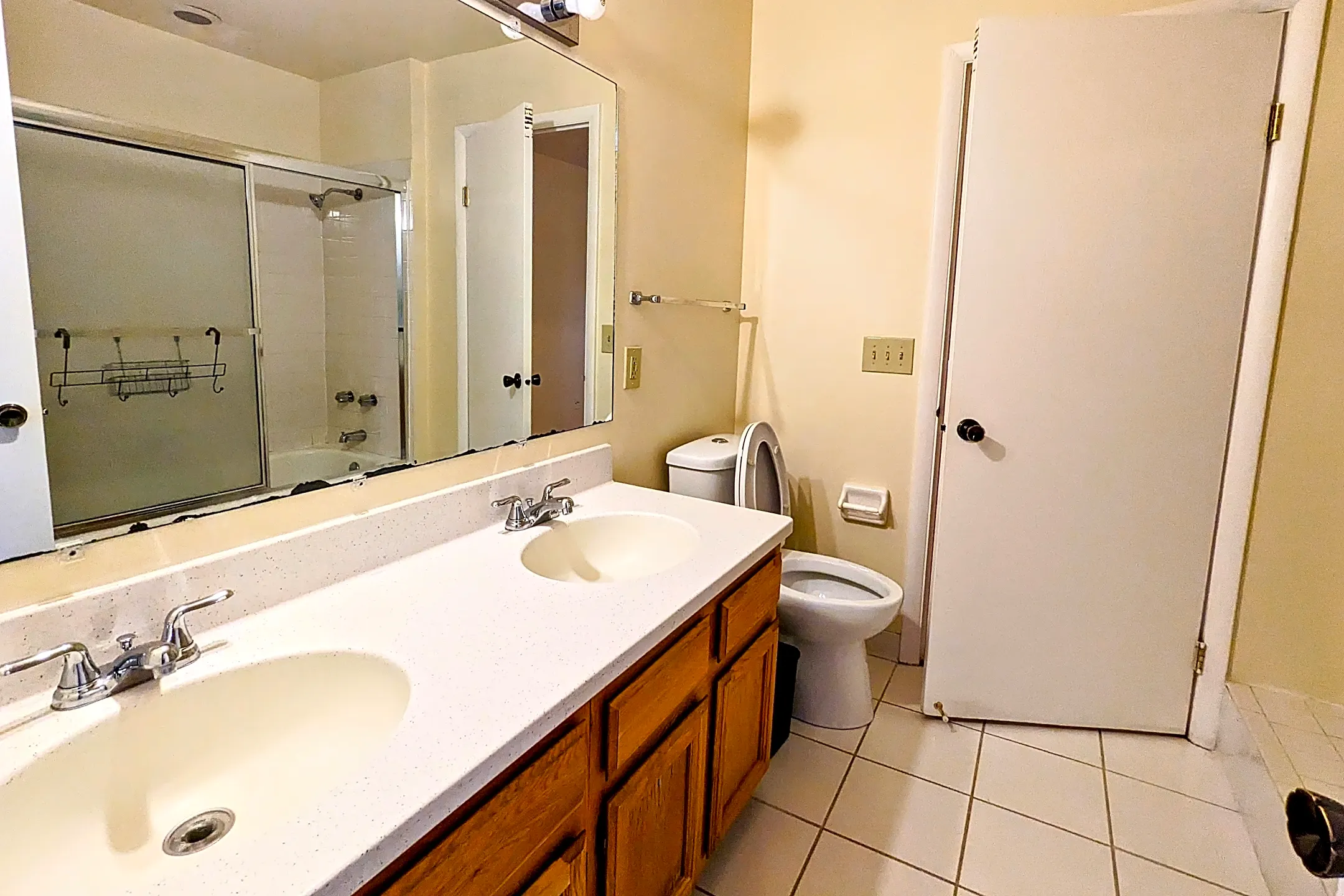 Bathroom - 9455 Hunters Creek Dr - Blue Ash, OH
