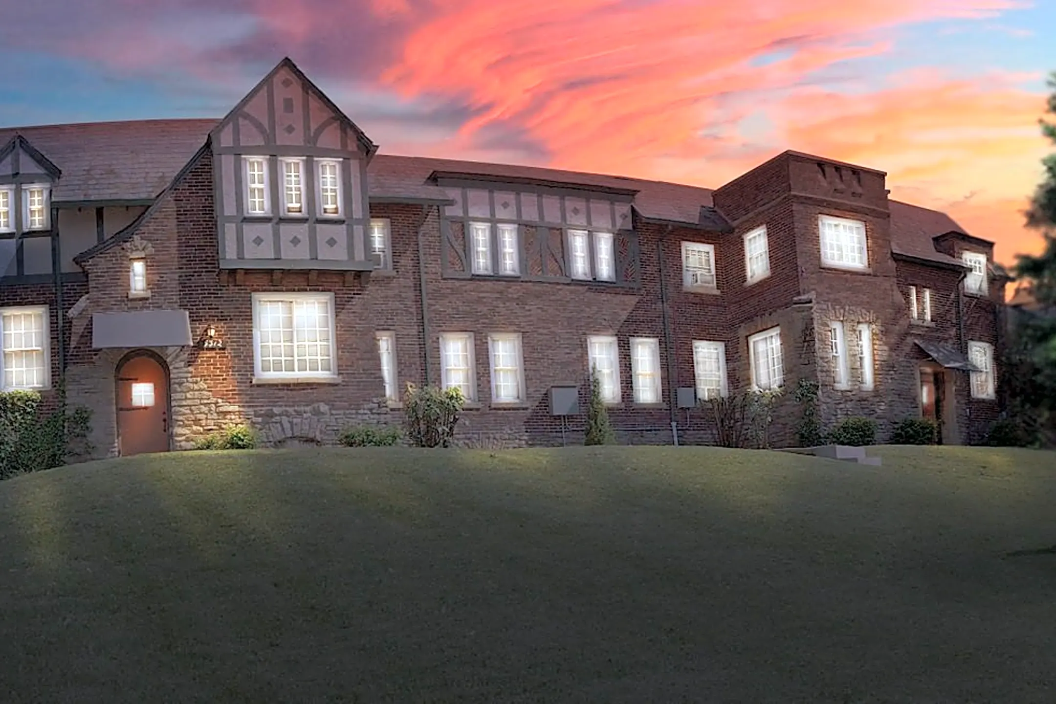 Building - Cincinnati Premier Living - Cincinnati, OH