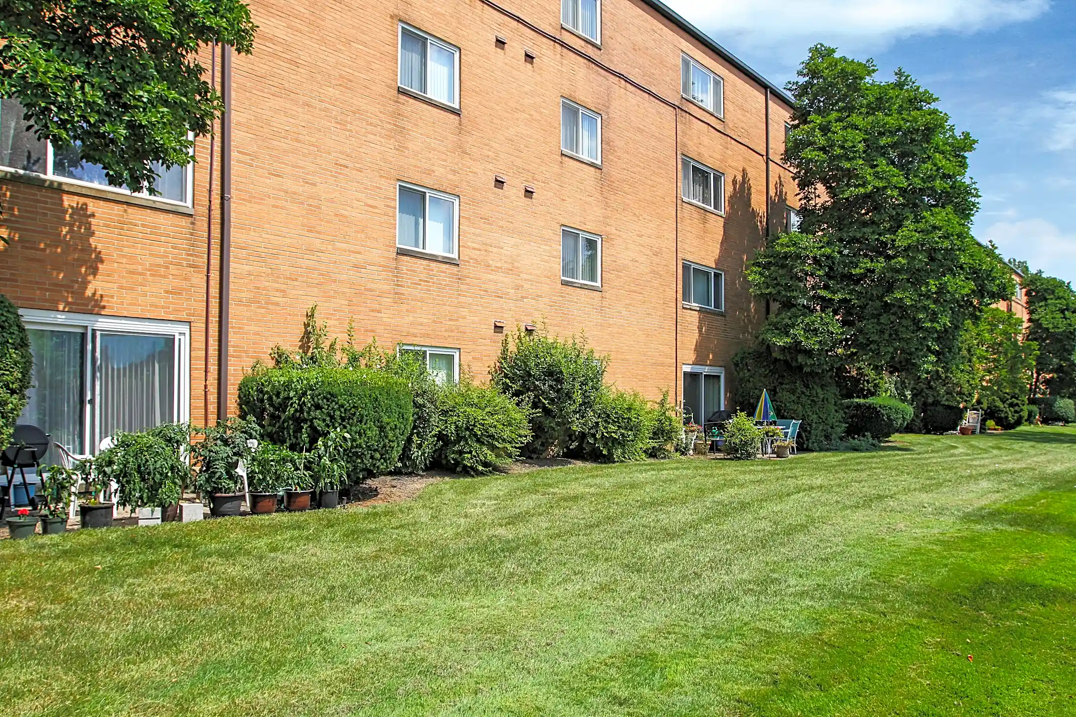 Mayland Towers Apartments Cleveland, OH 44124